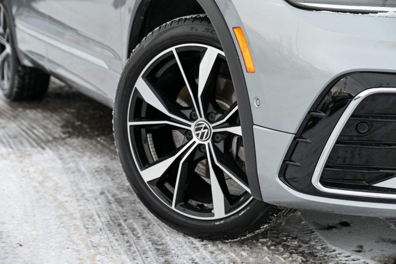 Volkswagen Tiguan Highline R-Line+CUIR+TOIT+APPLE CONNECT 2023 AUCUN ACCIDENT, UN PROPRIO