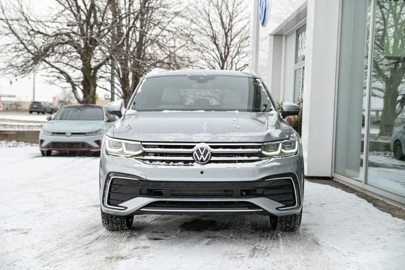 Volkswagen Tiguan Highline R-Line+CUIR+TOIT+APPLE CONNECT 2023 AUCUN ACCIDENT, UN PROPRIO
