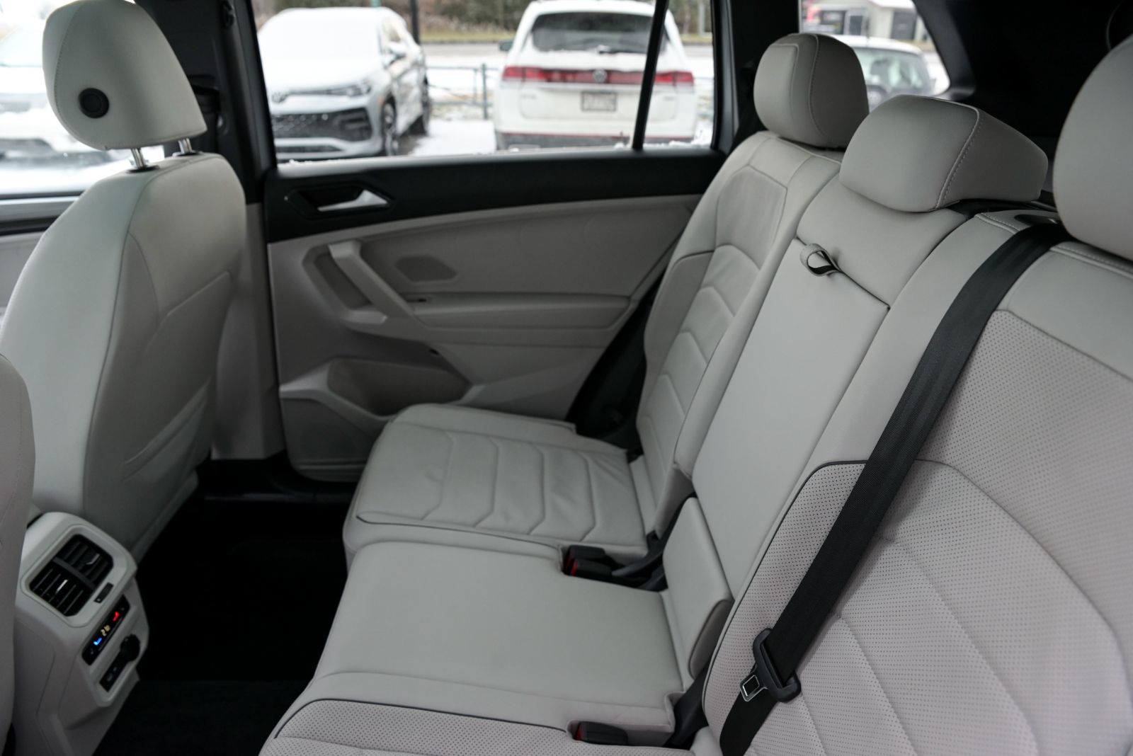 Volkswagen Tiguan Highline R-Line+CUIR+TOIT+APPLE CONNECT 2023 AUCUN ACCIDENT, UN PROPRIO