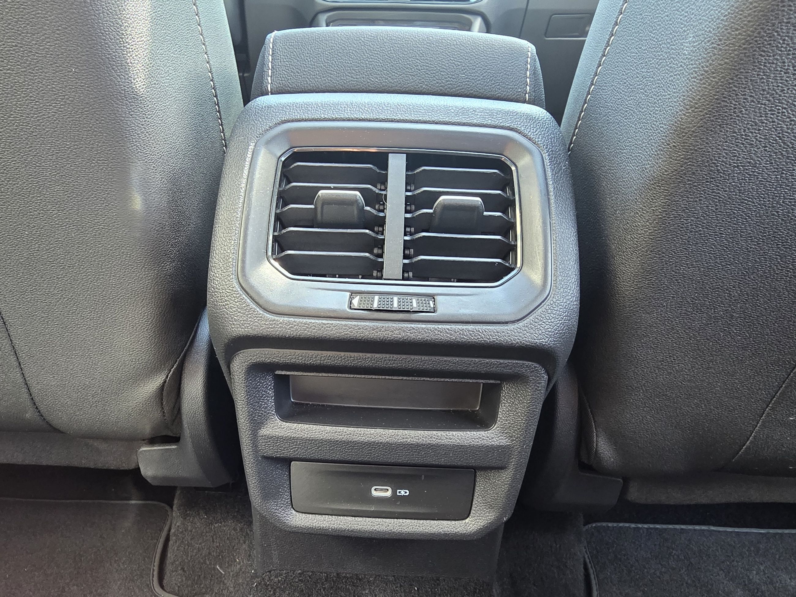 Volkswagen Taos HIGHLINE 2024