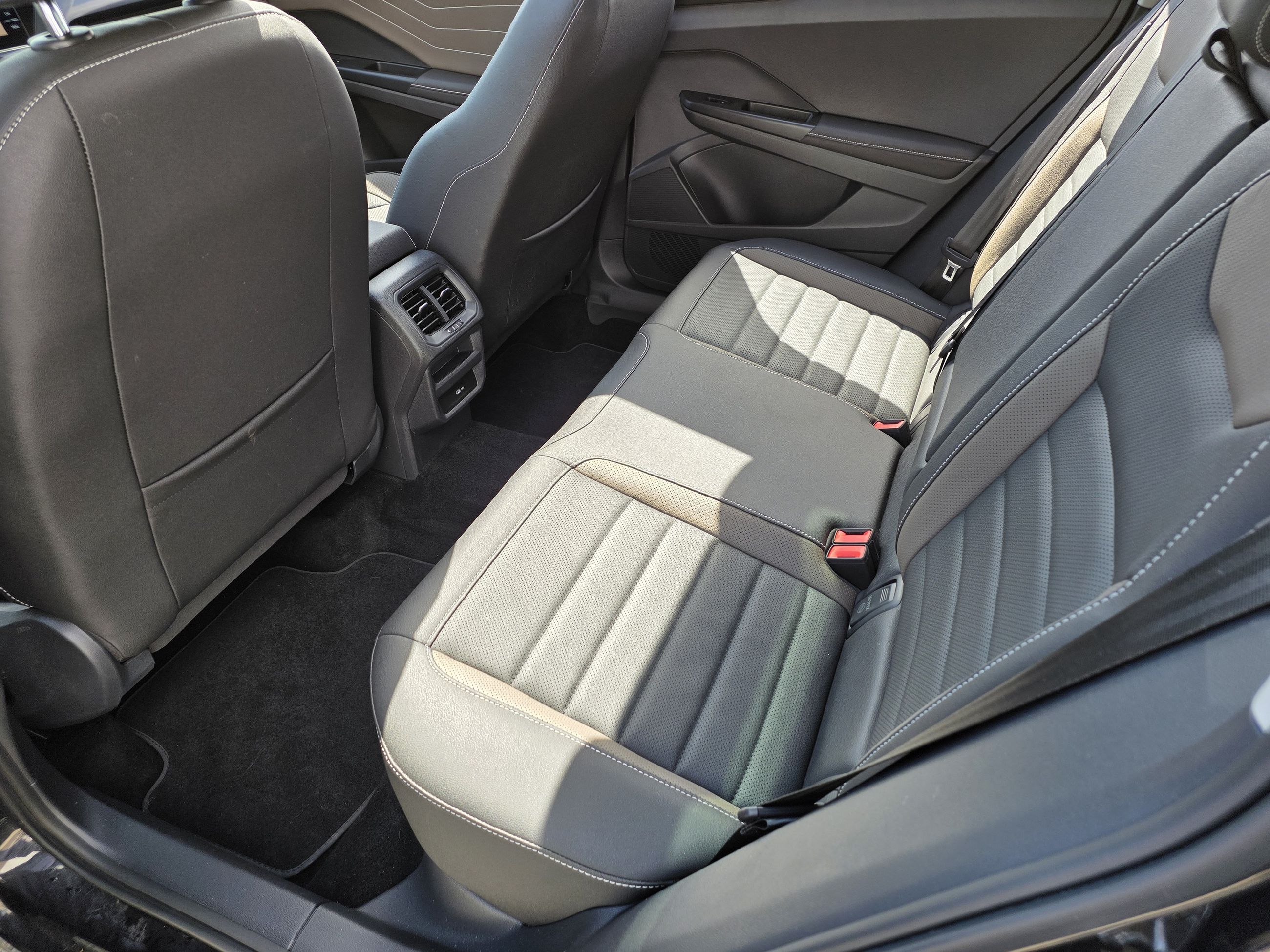 Volkswagen Taos HIGHLINE 2024