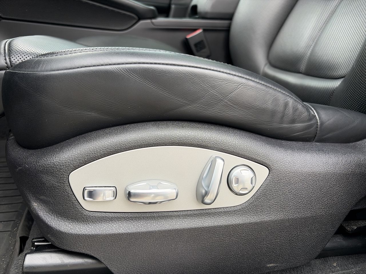 2024 Porsche Macan in Vaughan, Ontario