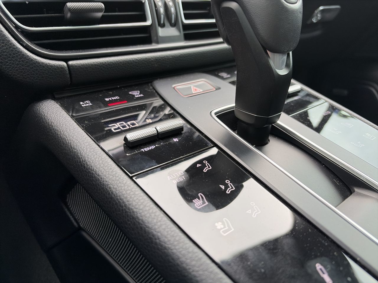 2024 Porsche Macan in Vaughan, Ontario