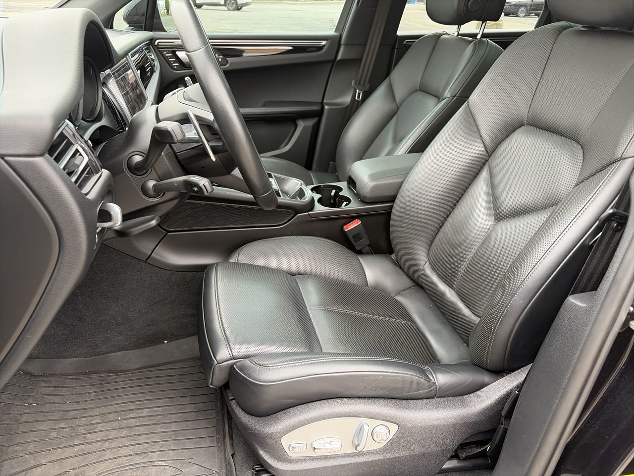 2024 Porsche Macan in Vaughan, Ontario