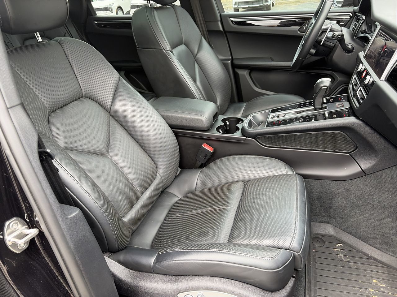2024 Porsche Macan in Vaughan, Ontario