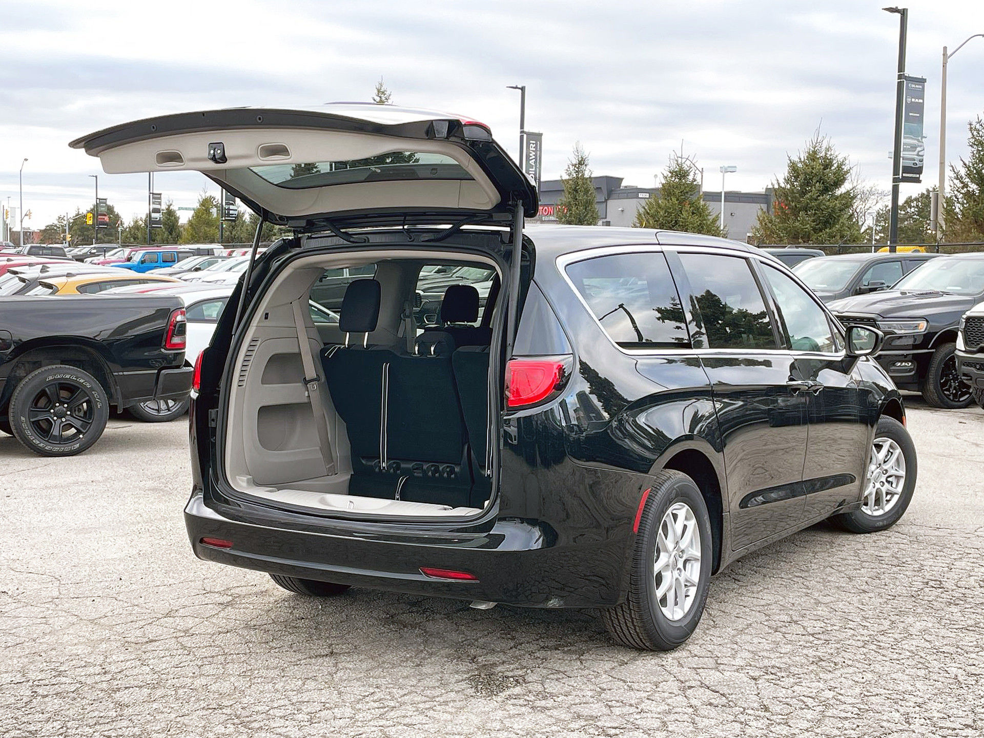 2024 Chrysler Grand Caravan in Woodbridge, Ontario