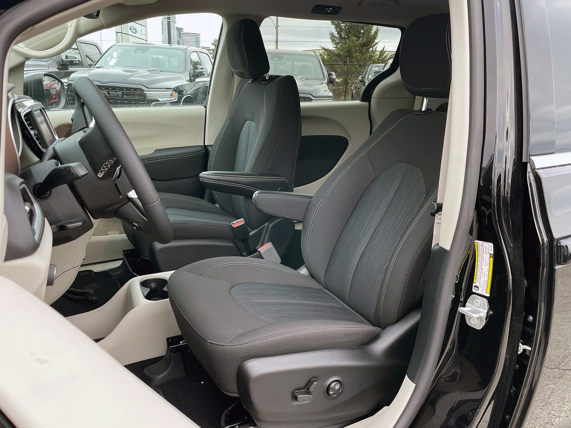 2024 Chrysler Grand Caravan in Woodbridge, Ontario