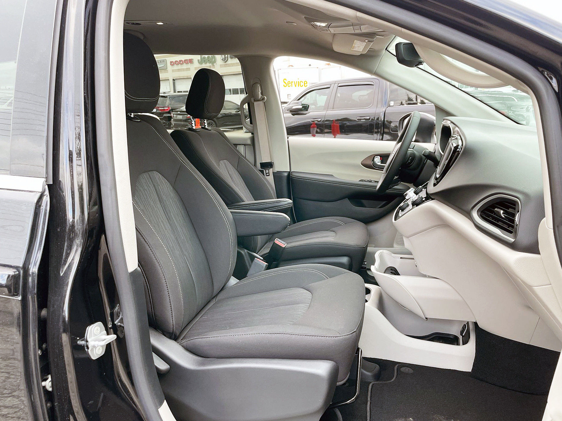 2024 Chrysler Grand Caravan in Woodbridge, Ontario