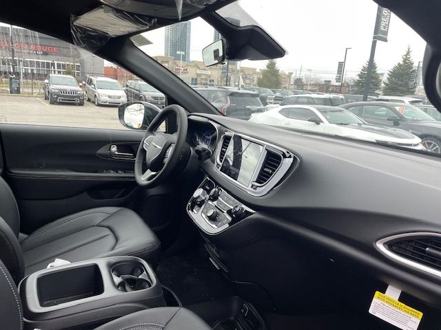 2026 Chrysler Grand Caravan