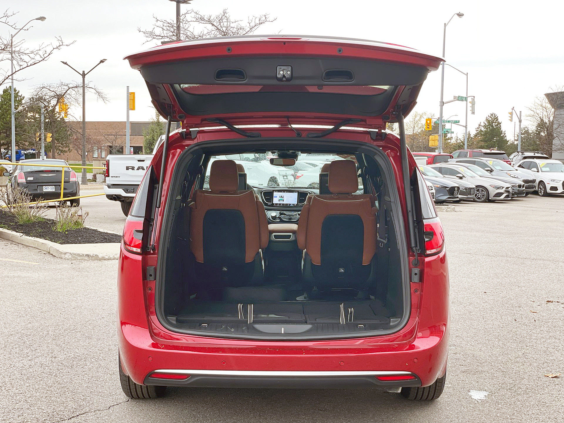 Chrysler Pacifica Hybrid  2024 à Woodbridge, Ontario