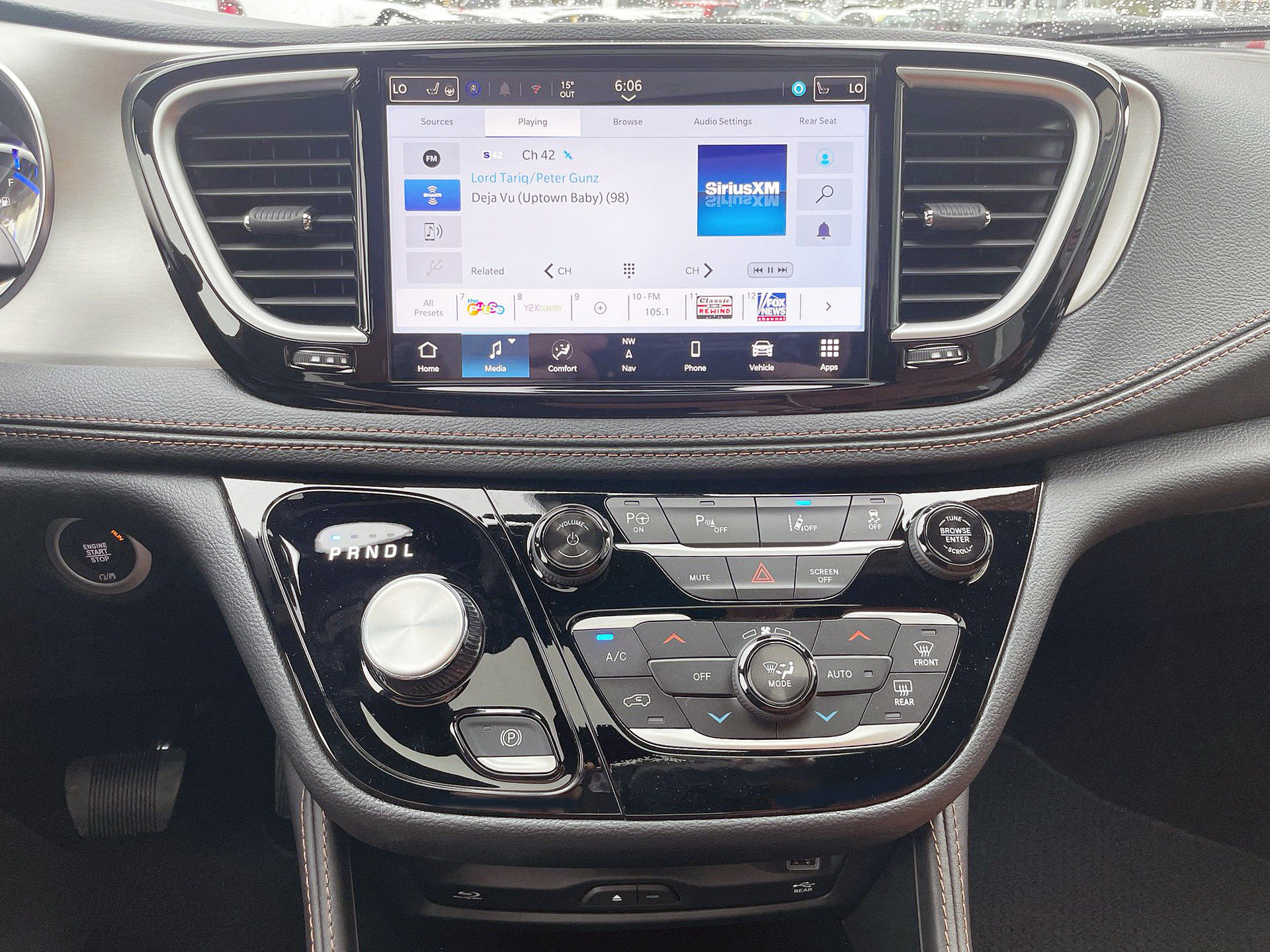 Chrysler Pacifica Hybrid  2024 à Woodbridge, Ontario