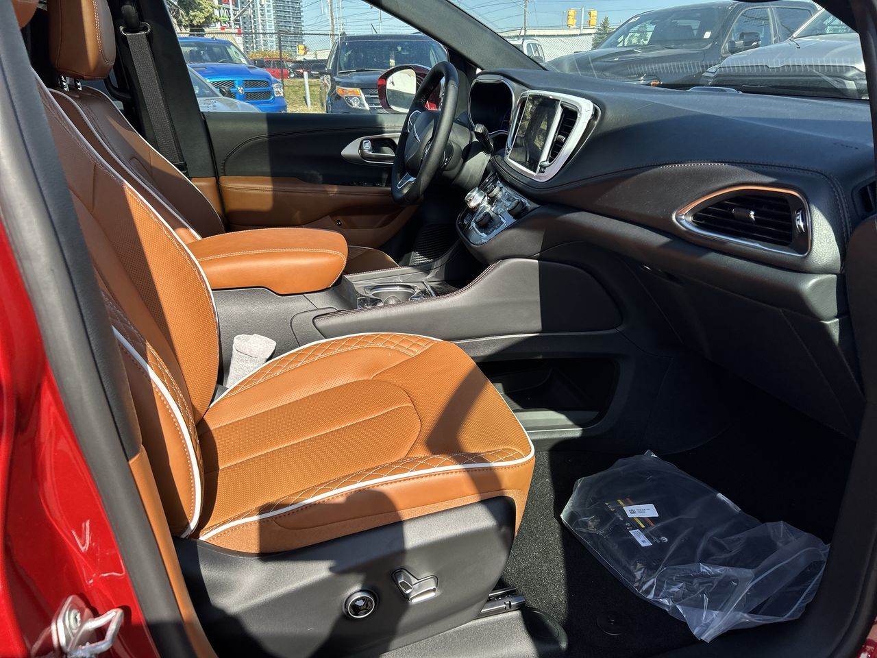 Chrysler Pacifica Hybrid  2024 à Woodbridge, Ontario