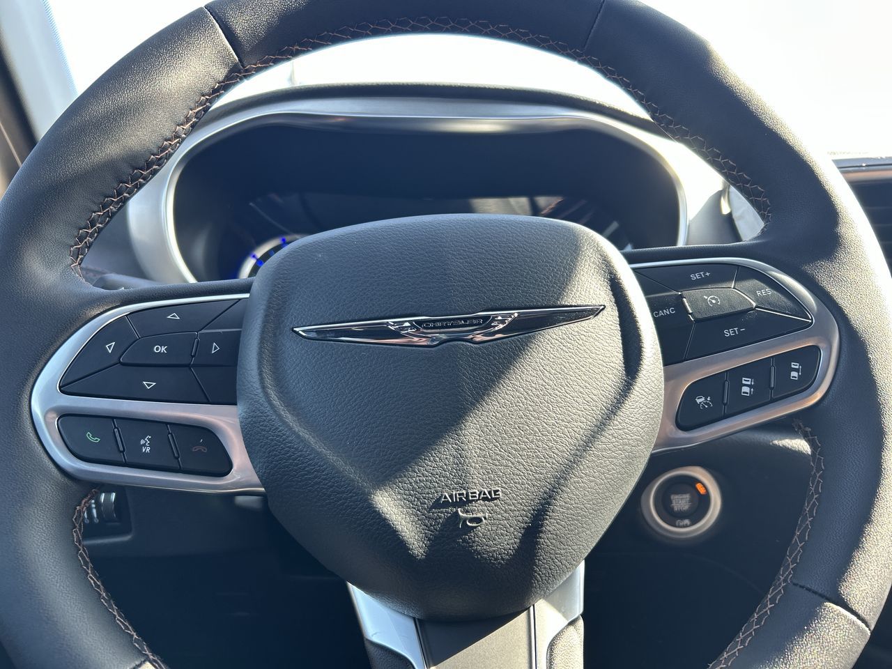 Chrysler Pacifica Hybrid  2024 à Woodbridge, Ontario