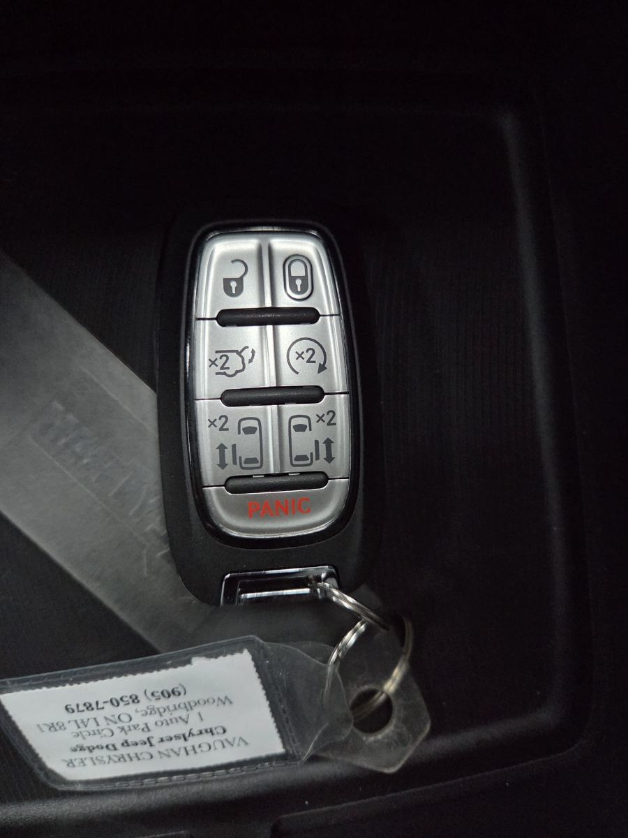 2025 Chrysler Pacifica in Woodbridge, Ontario