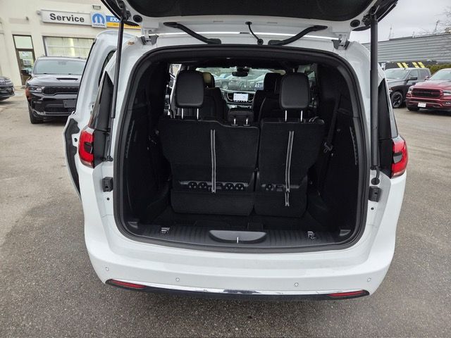 2025 Chrysler Pacifica in Woodbridge, Ontario