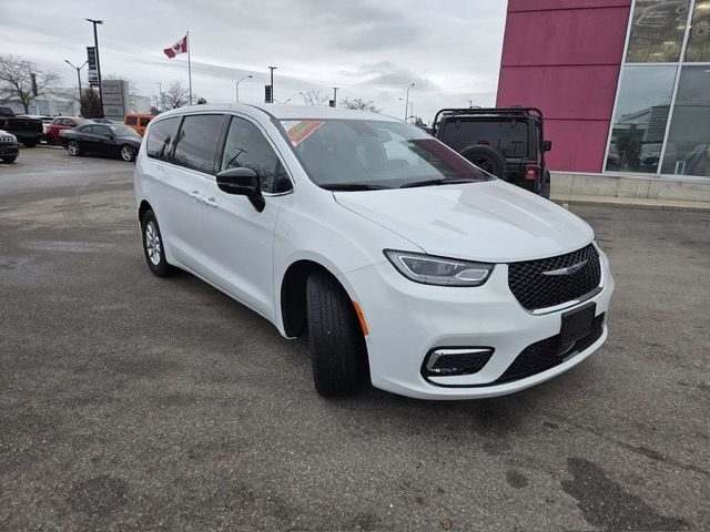 2025 Chrysler Pacifica in Woodbridge, Ontario