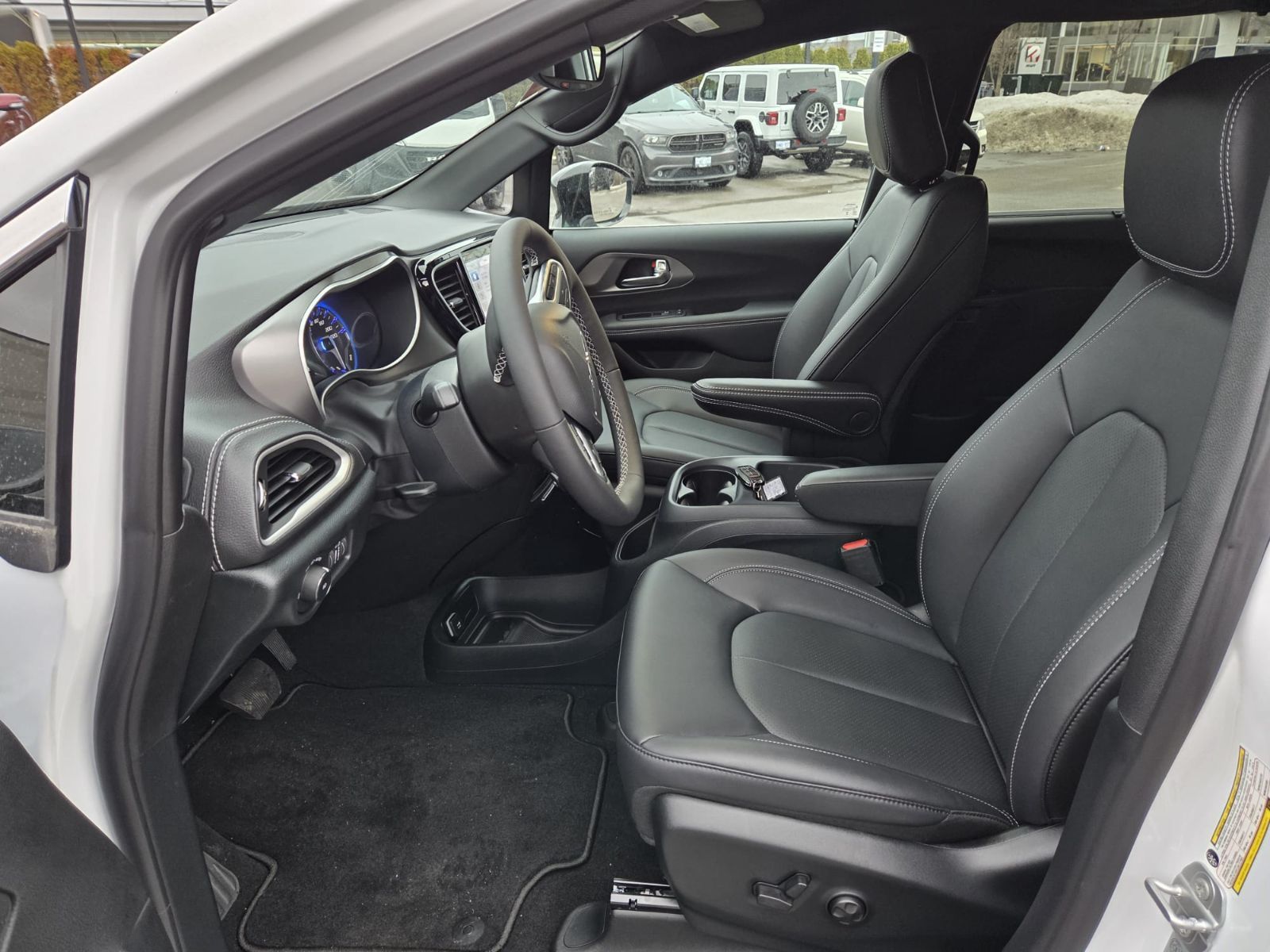 2025 Chrysler Pacifica in Woodbridge, Ontario