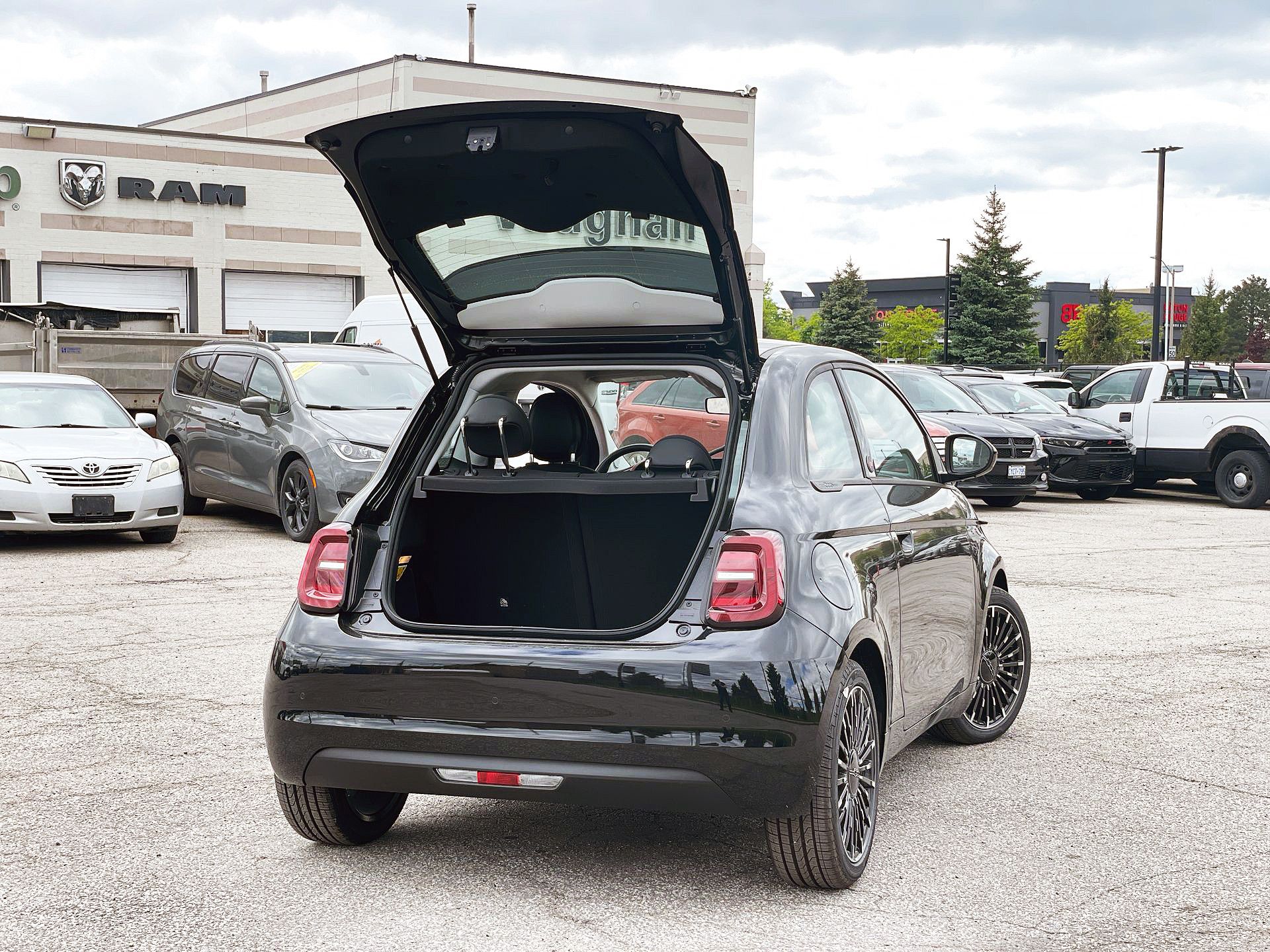 2025 Fiat 500e in Woodbridge, Ontario