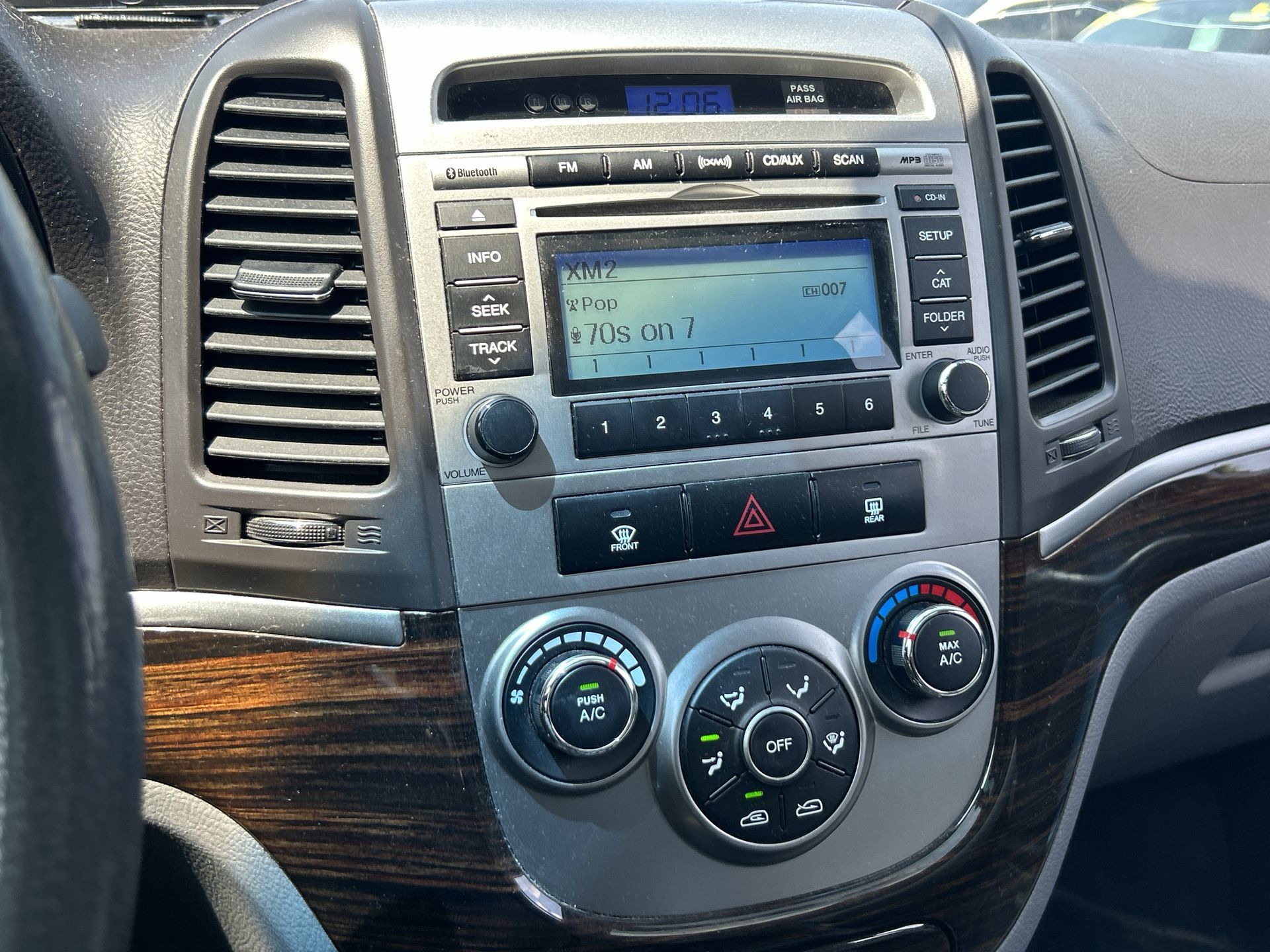 2011 Hyundai Santa Fe in Woodbridge, Ontario