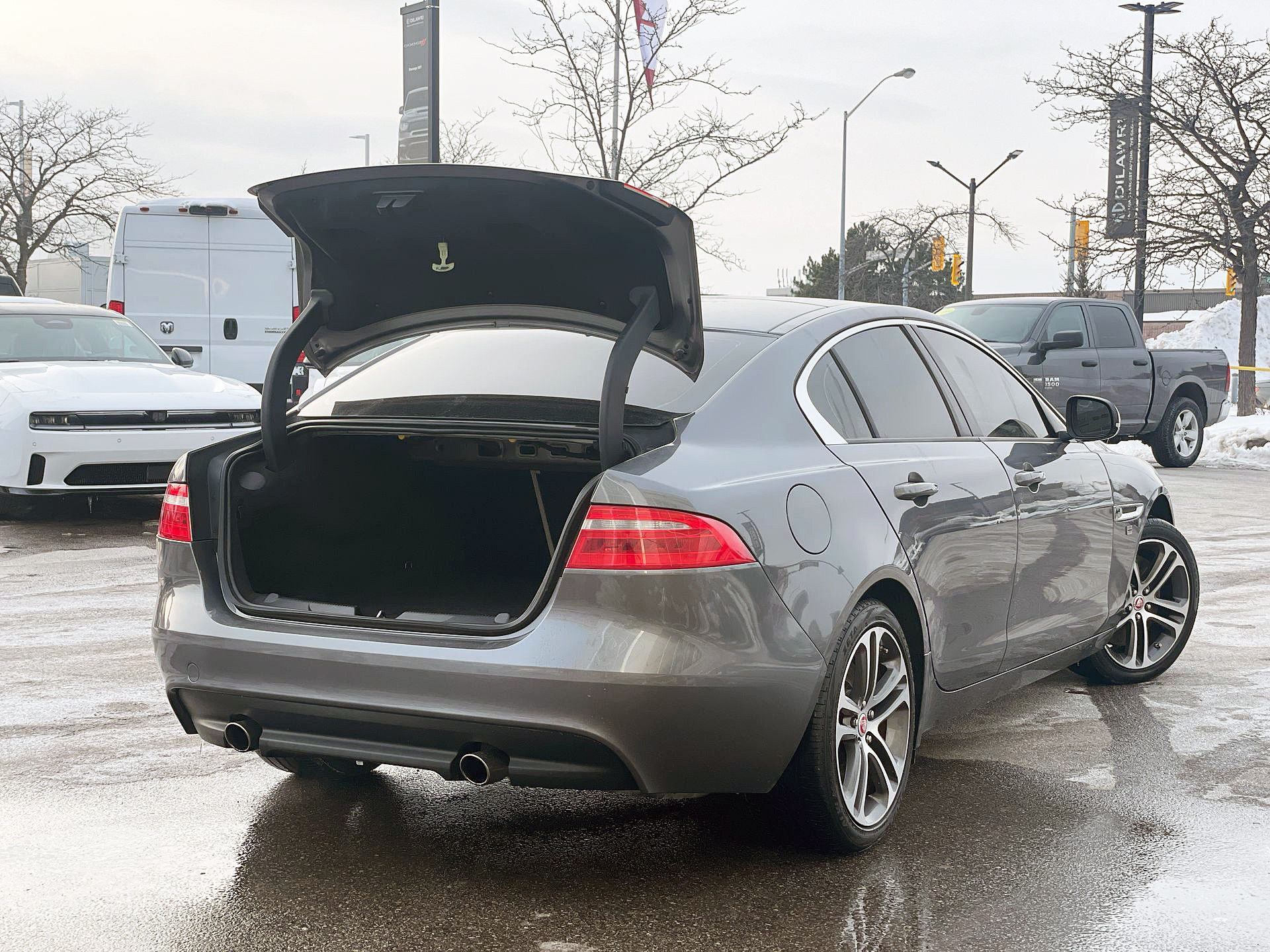 Jaguar XE  2017 à Woodbridge, Ontario