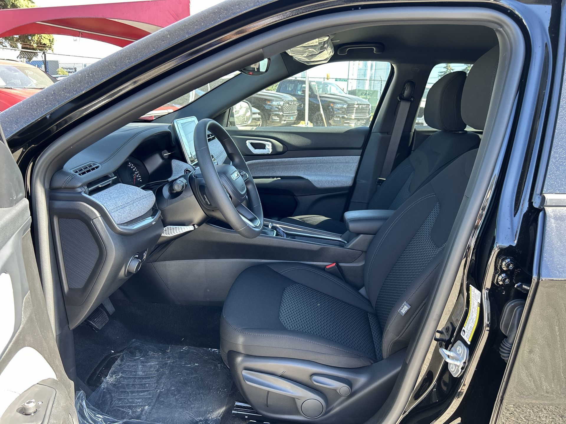 2025 Jeep Compass in Woodbridge, Ontario