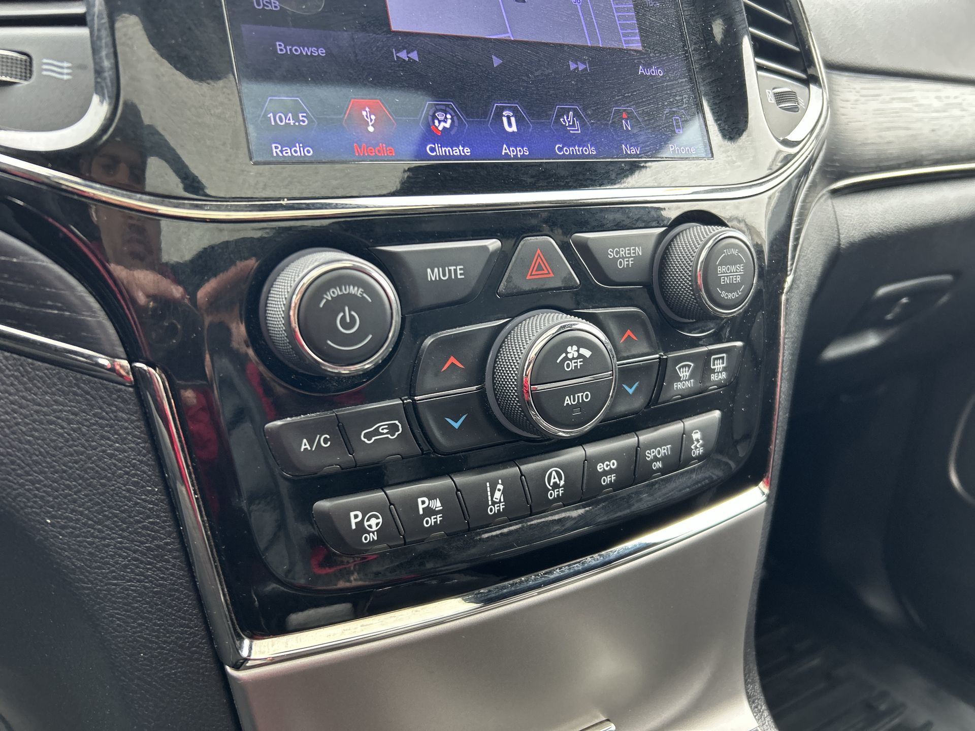 2019 Jeep GRAND CHEROKEE