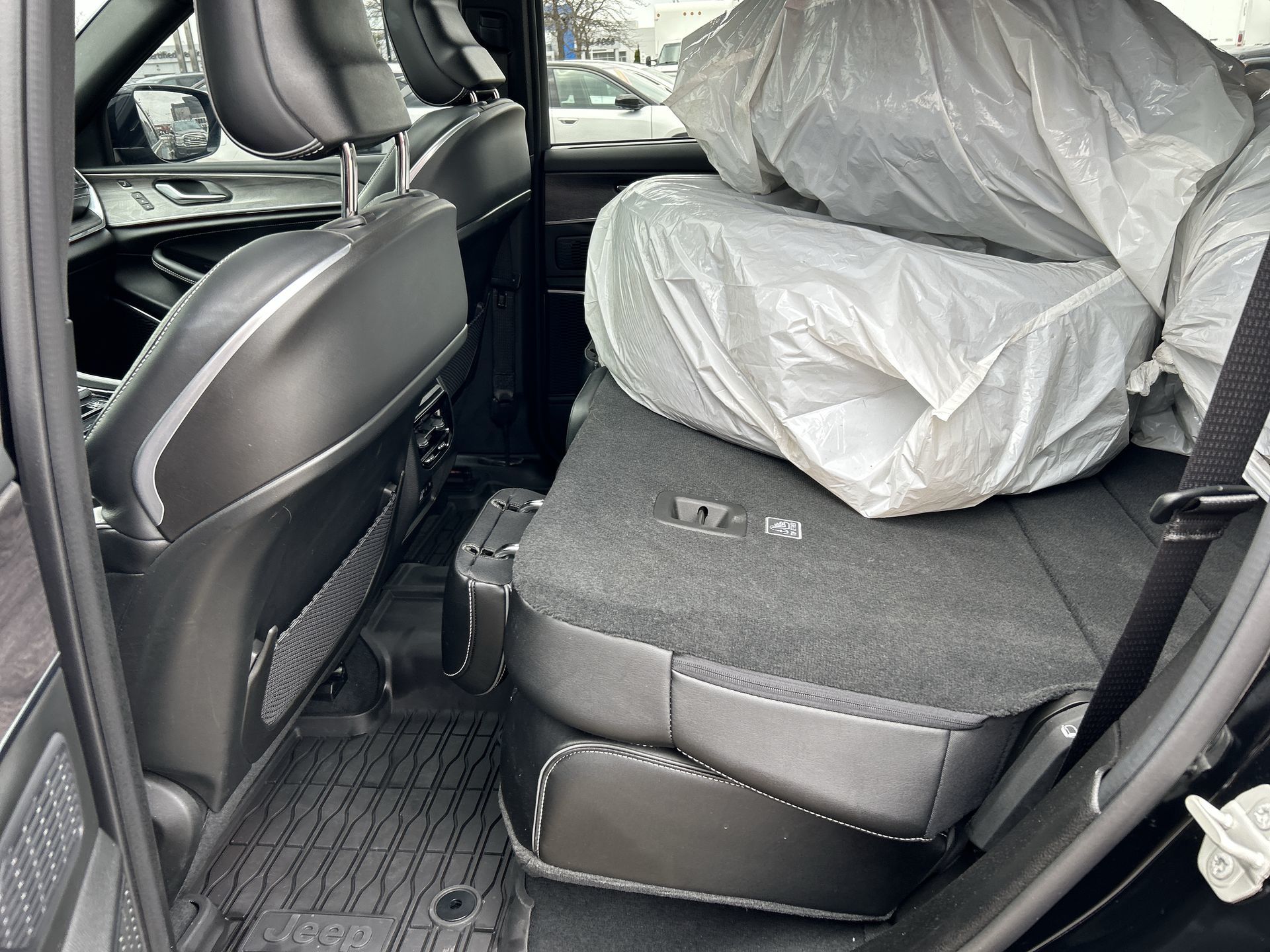 2024 Jeep GRAND CHEROKEE OVERLAND