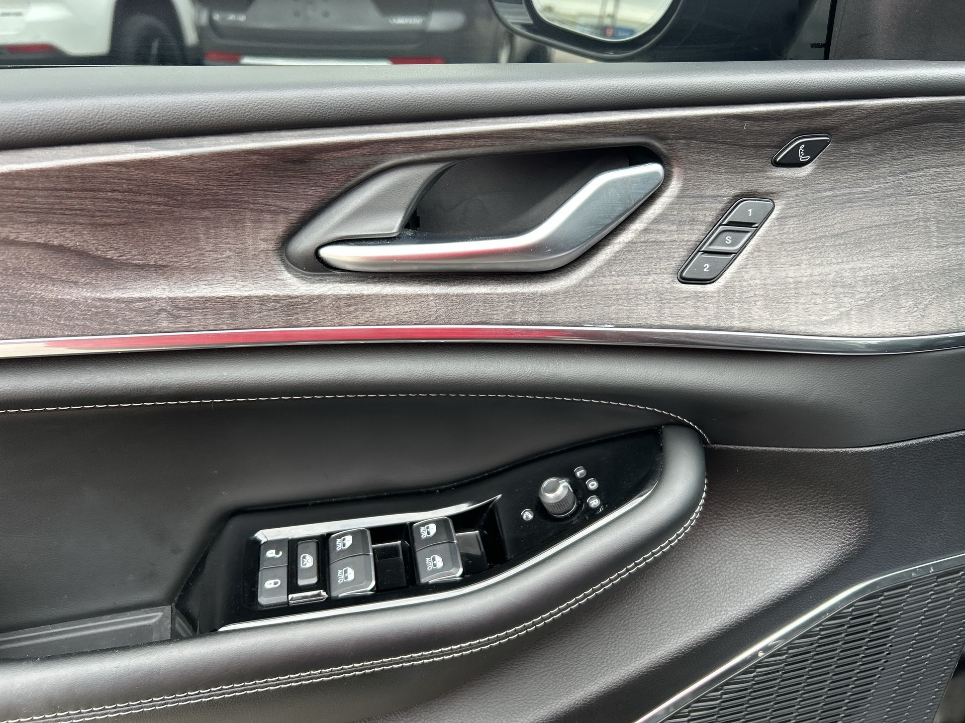 2024 Jeep GRAND CHEROKEE OVERLAND