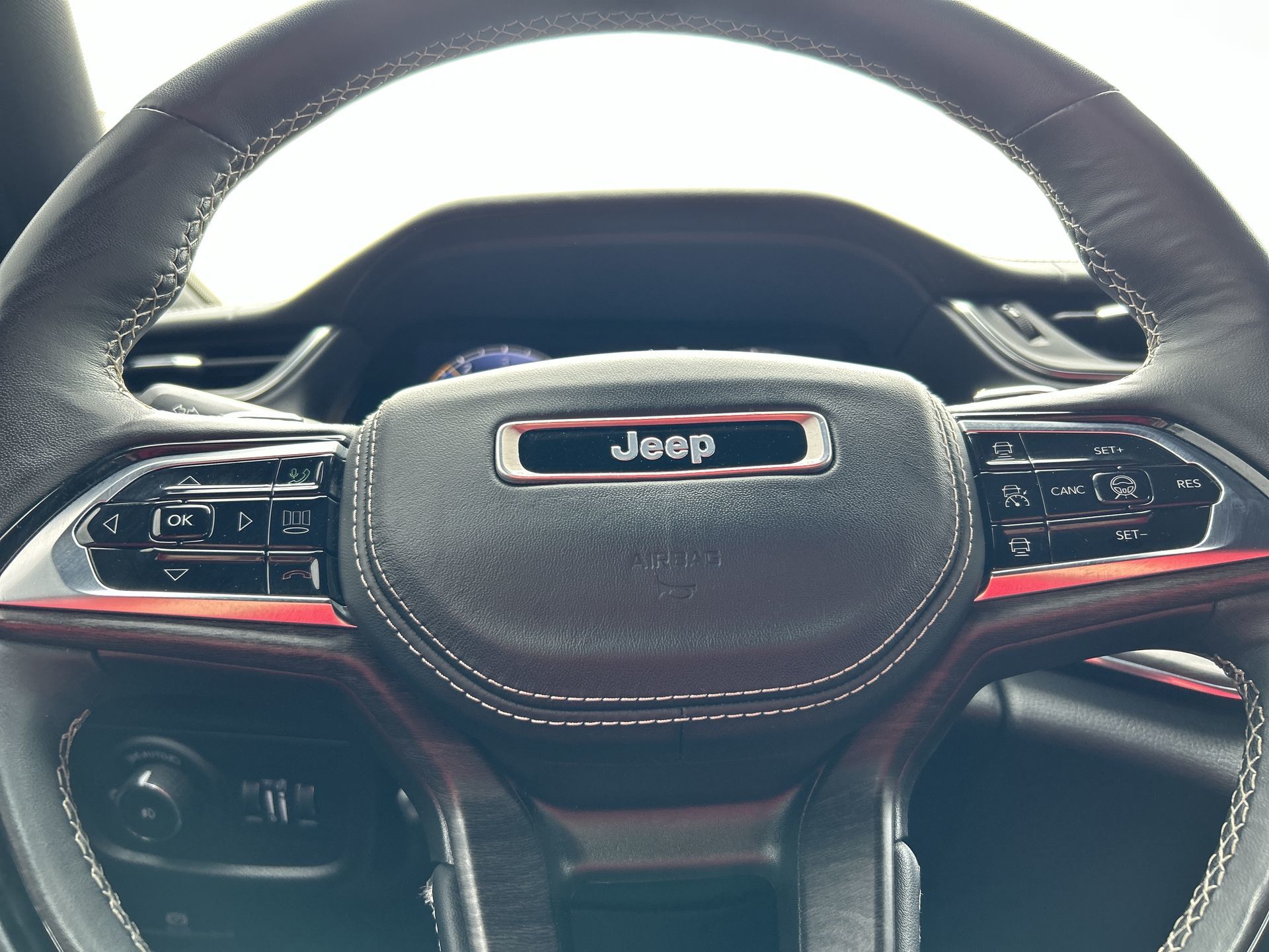 2024 Jeep GRAND CHEROKEE OVERLAND