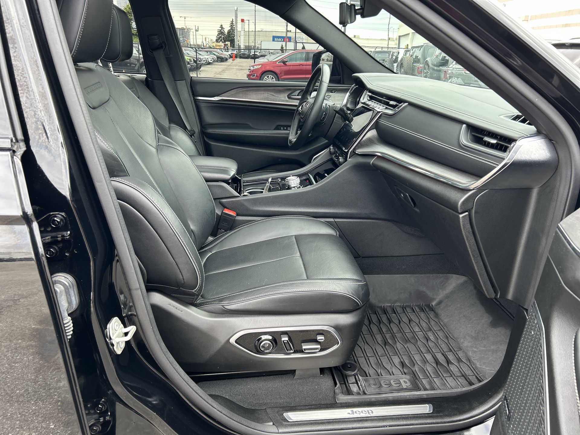 2024 Jeep GRAND CHEROKEE OVERLAND