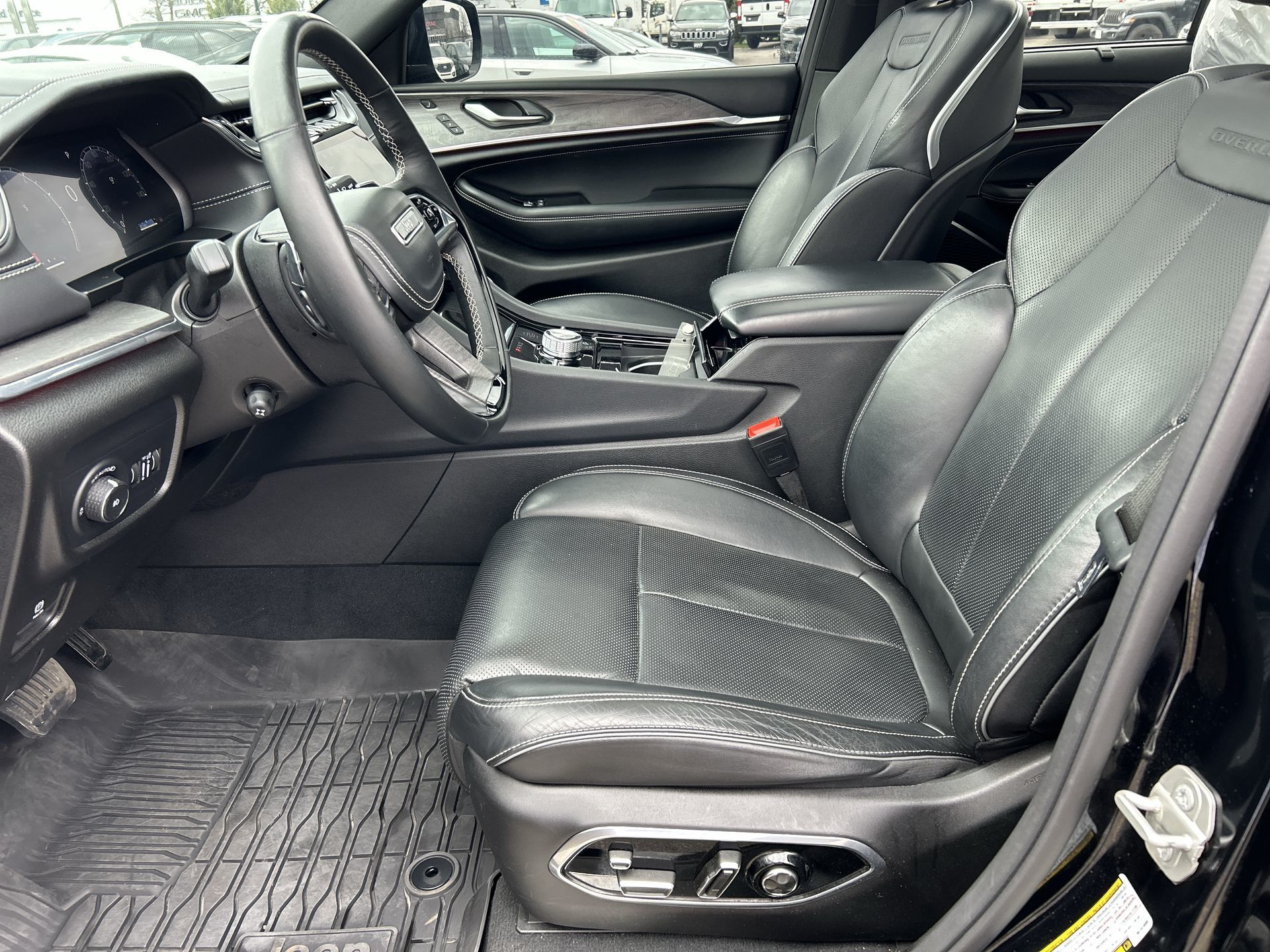 2024 Jeep GRAND CHEROKEE OVERLAND