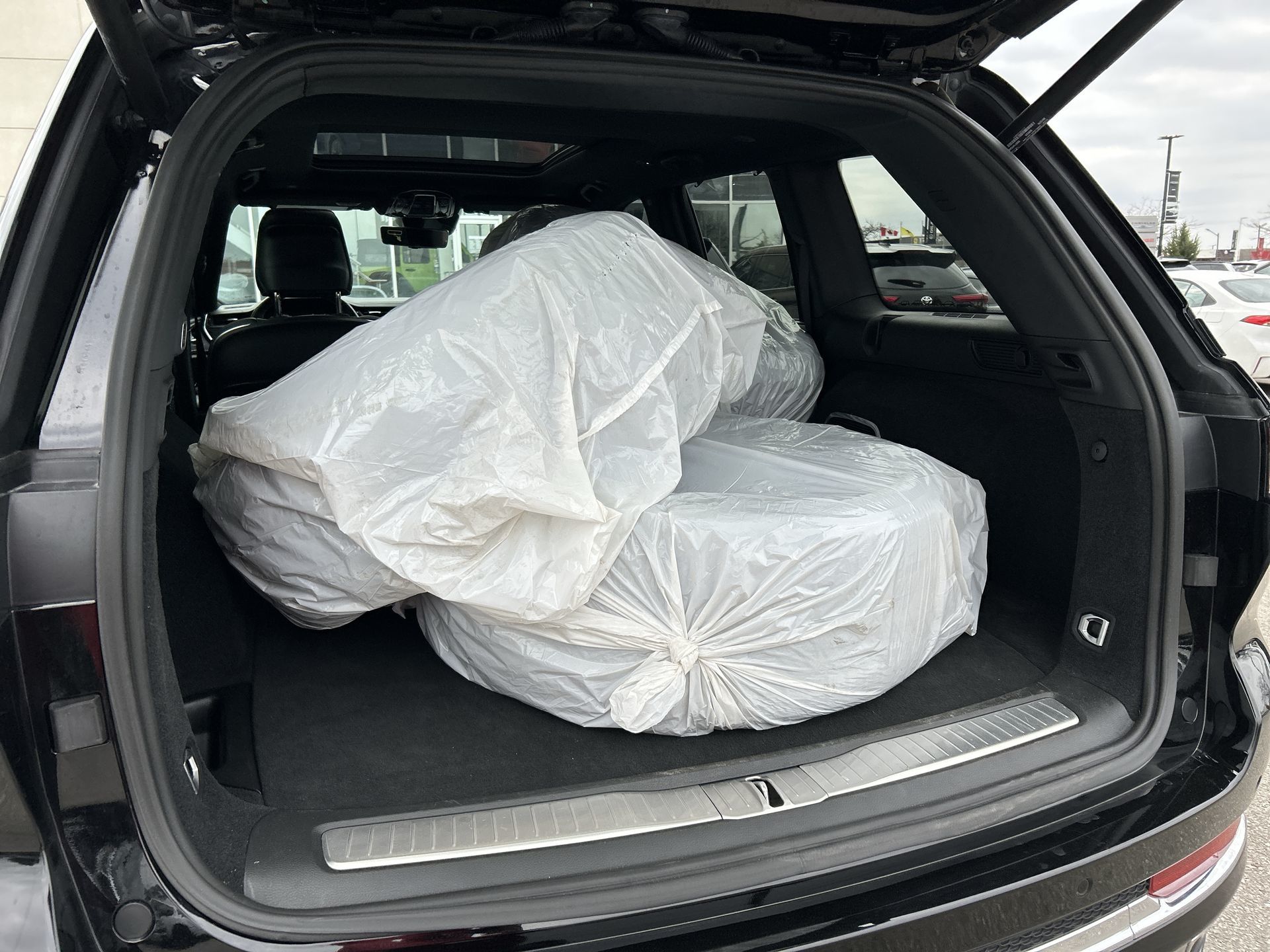 2024 Jeep GRAND CHEROKEE OVERLAND