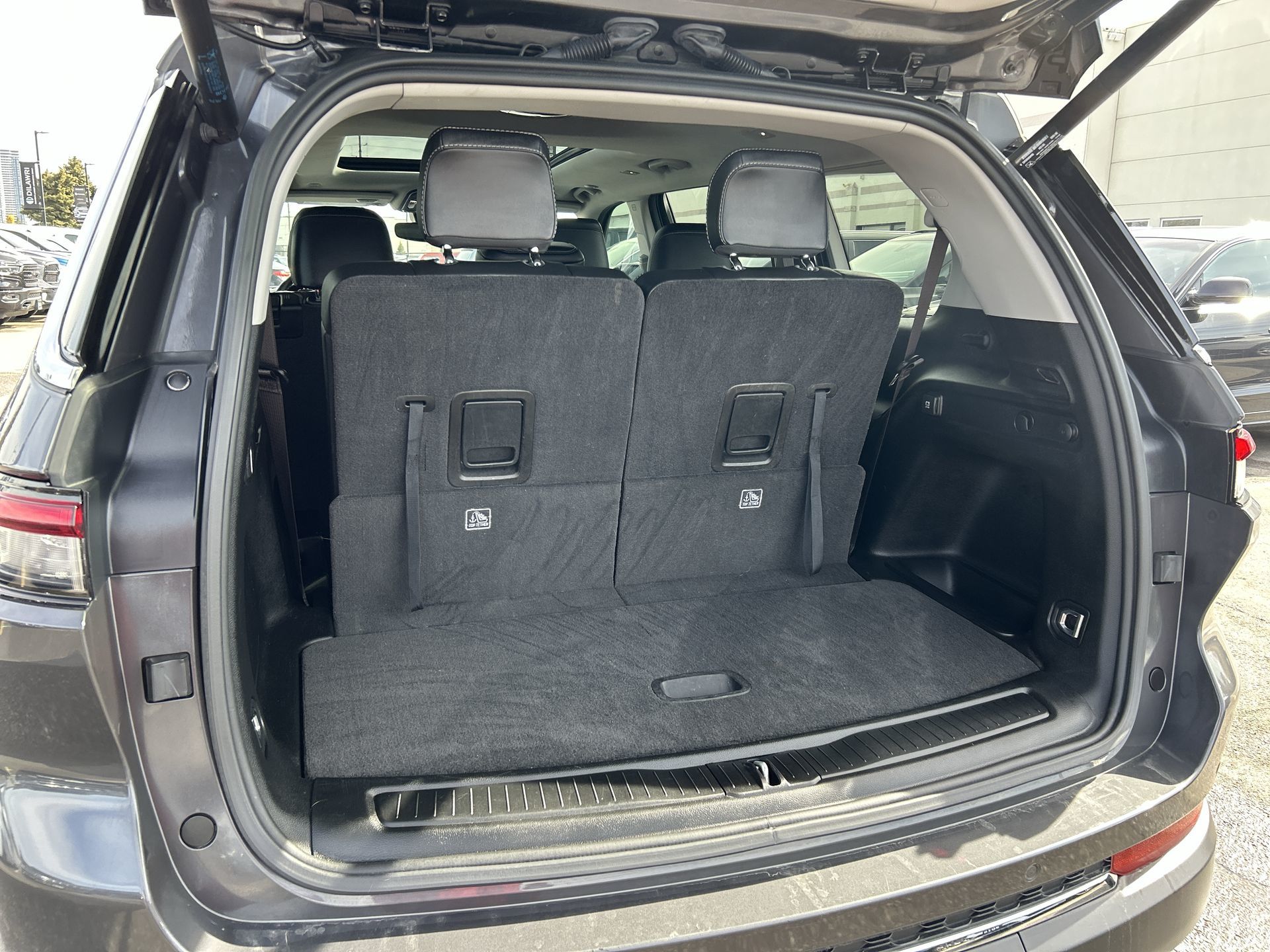 2021 Jeep GRAND CHEROKEE L in Woodbridge, Ontario