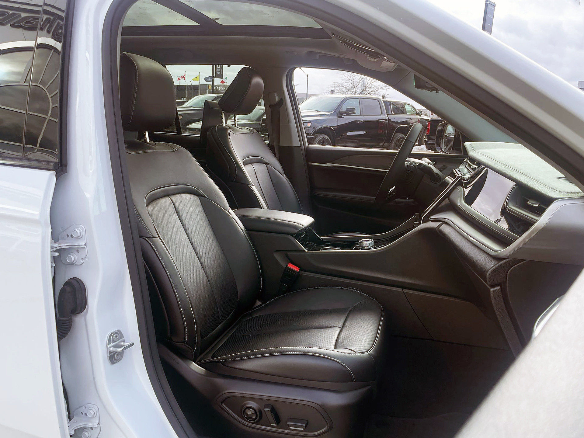 2023 Jeep Grand Cherokee in Woodbridge, Ontario