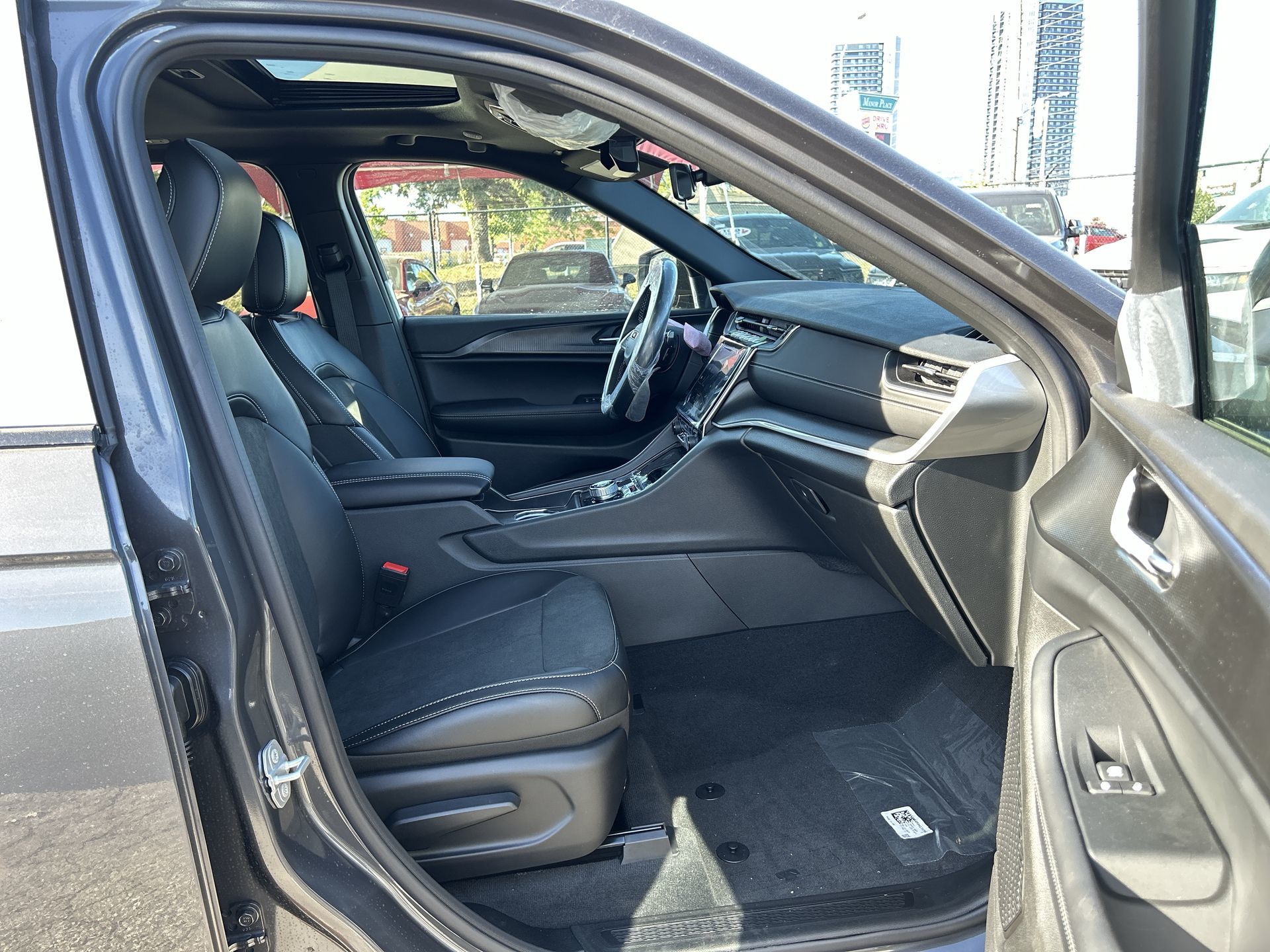 2025 Jeep GRAND CHEROKEE