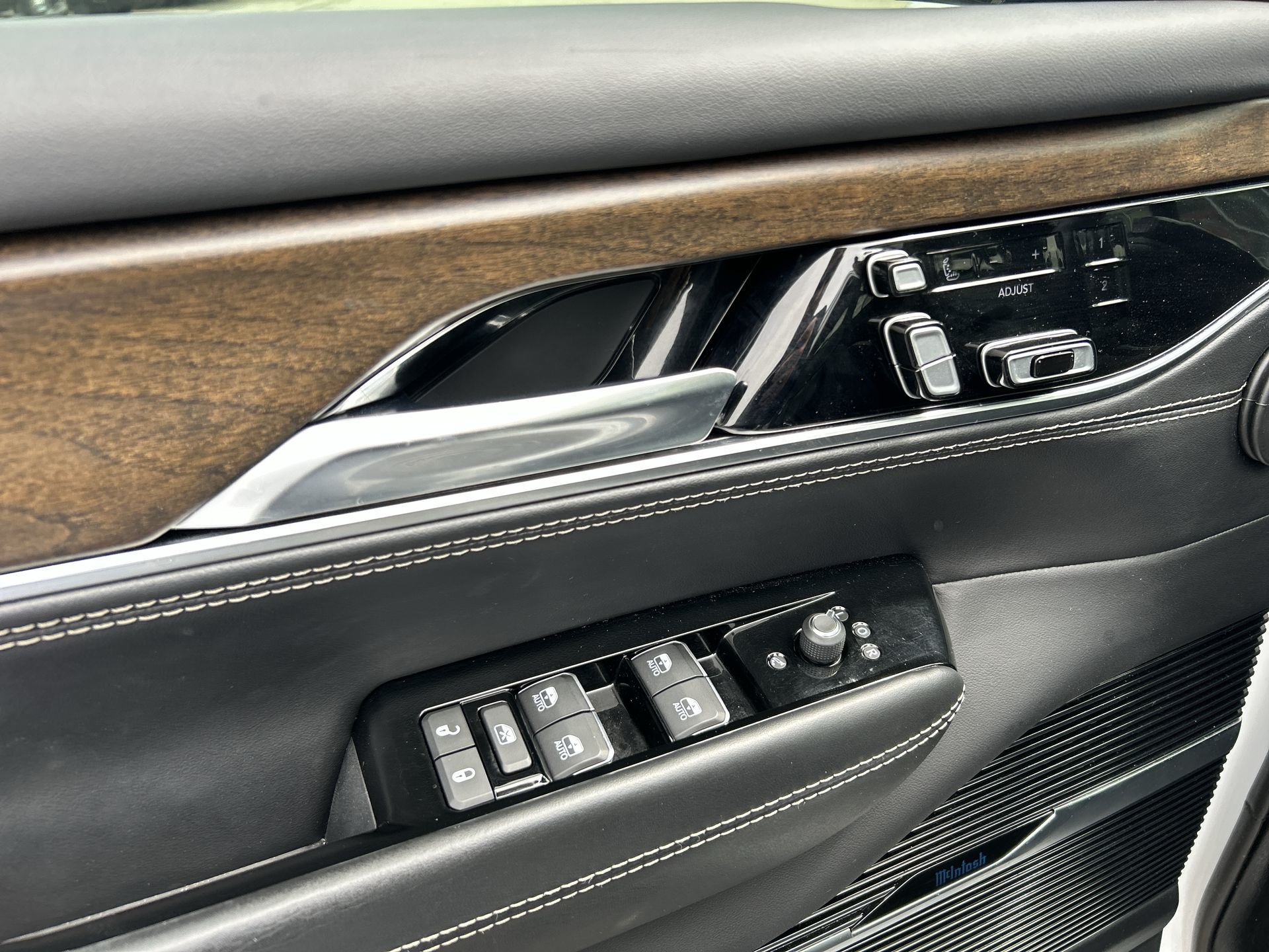 2022 Jeep Grand Wagoneer