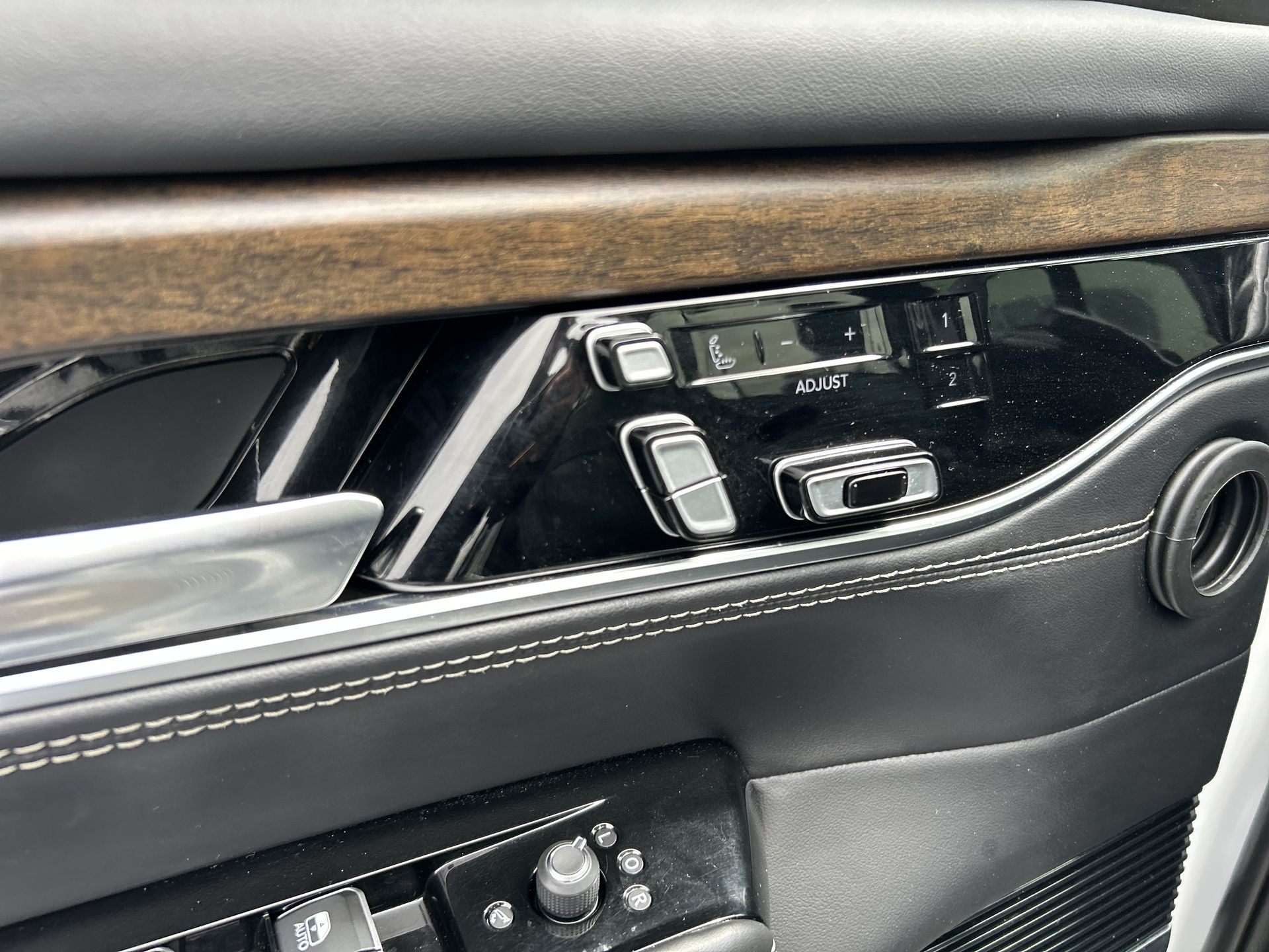 2022 Jeep Grand Wagoneer