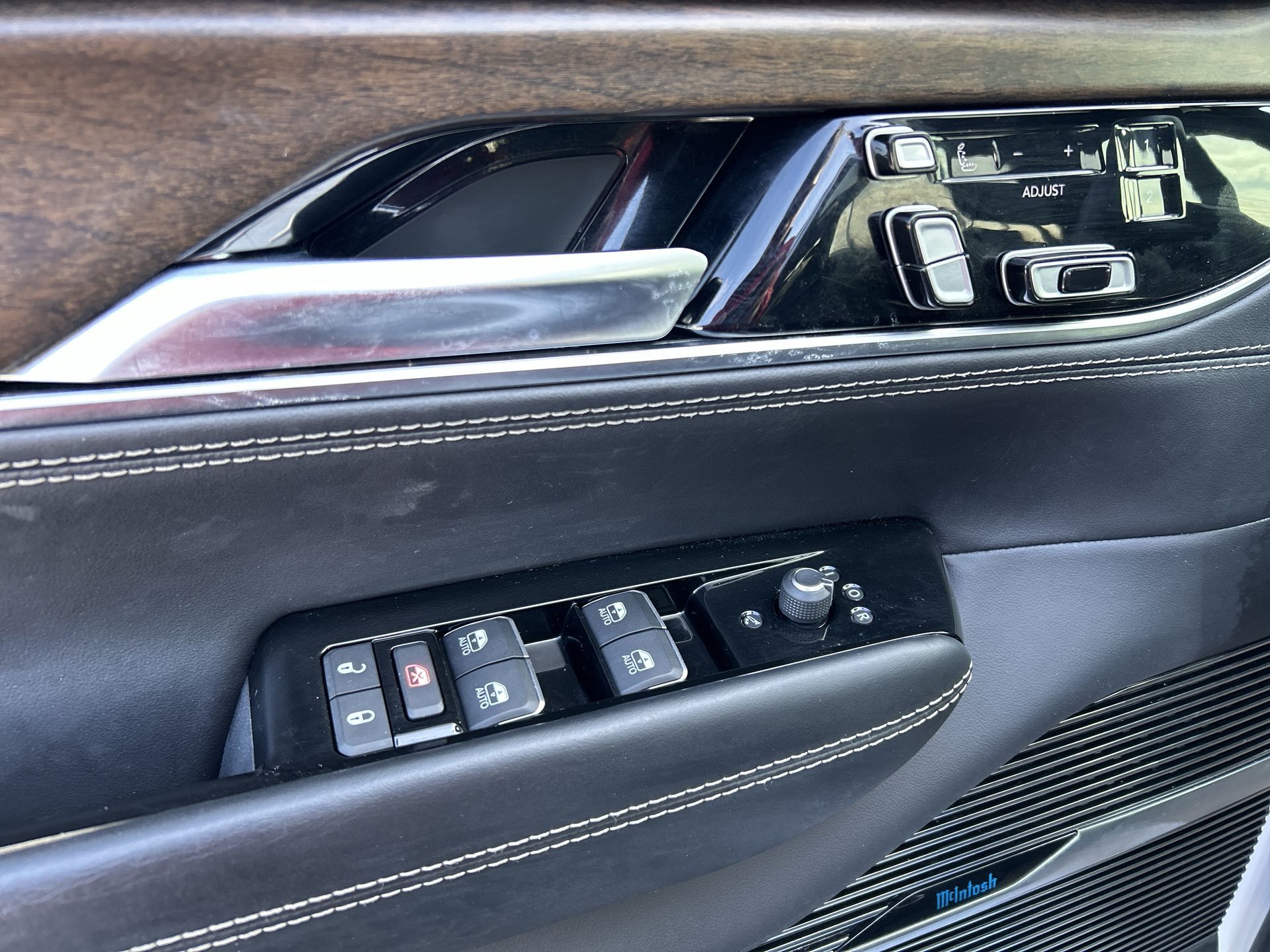 2022 Jeep Grand Wagoneer