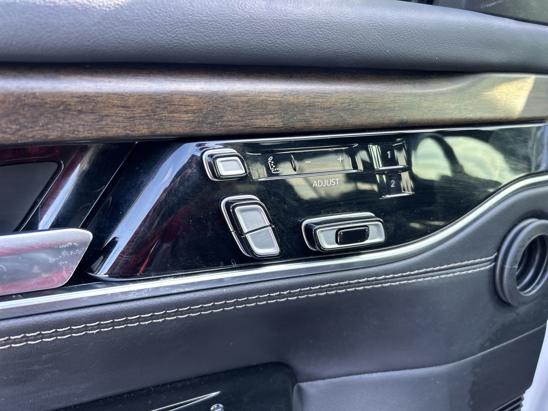 2022 Jeep Grand Wagoneer