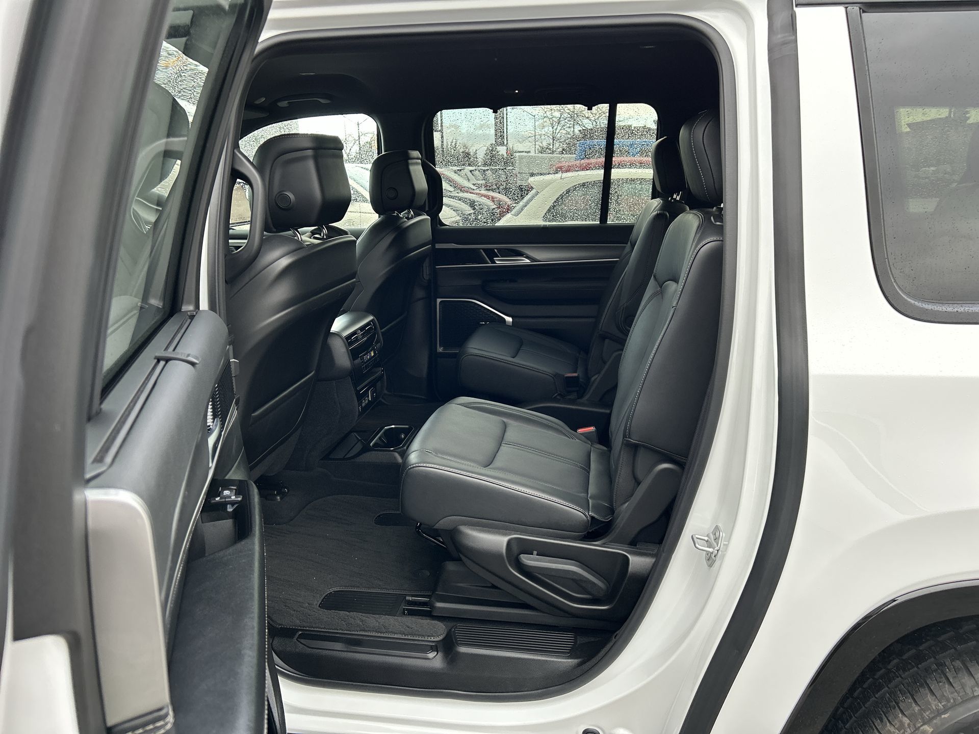 2025 Jeep Wagoneer L