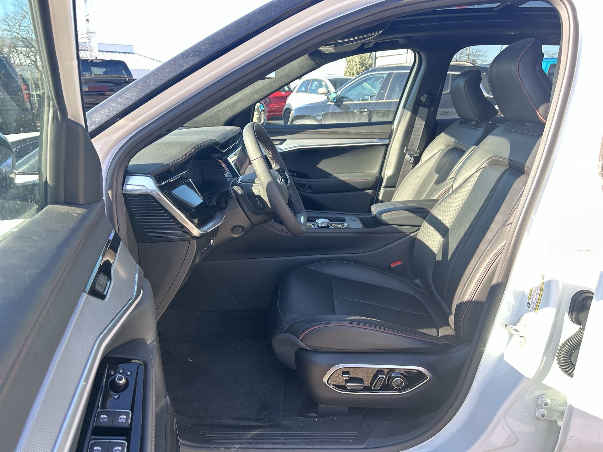 2025 Jeep Wagoneer S