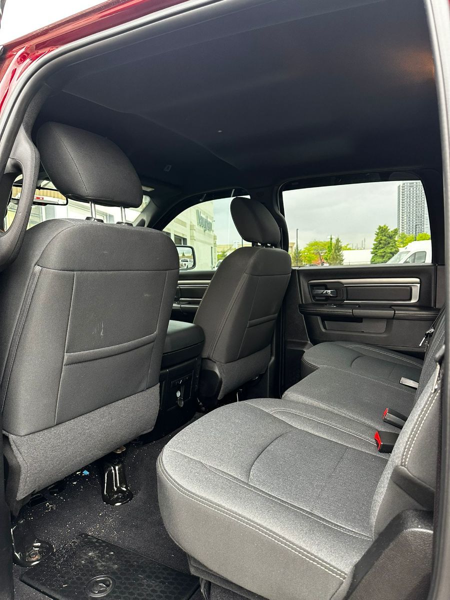 Ram RAM 1500 Classic Crew Cab 4x4 (DS)  2021 à Woodbridge, Ontario