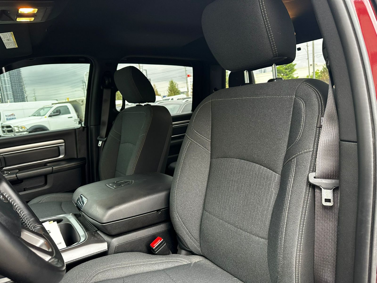 Ram RAM 1500 Classic Crew Cab 4x4 (DS)  2021 à Woodbridge, Ontario