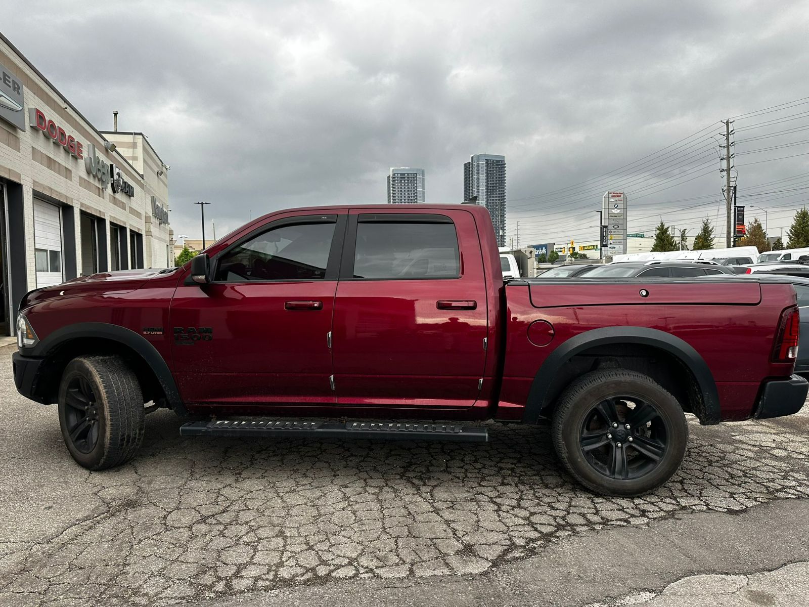 Ram RAM 1500 Classic Crew Cab 4x4 (DS)  2021 à Woodbridge, Ontario