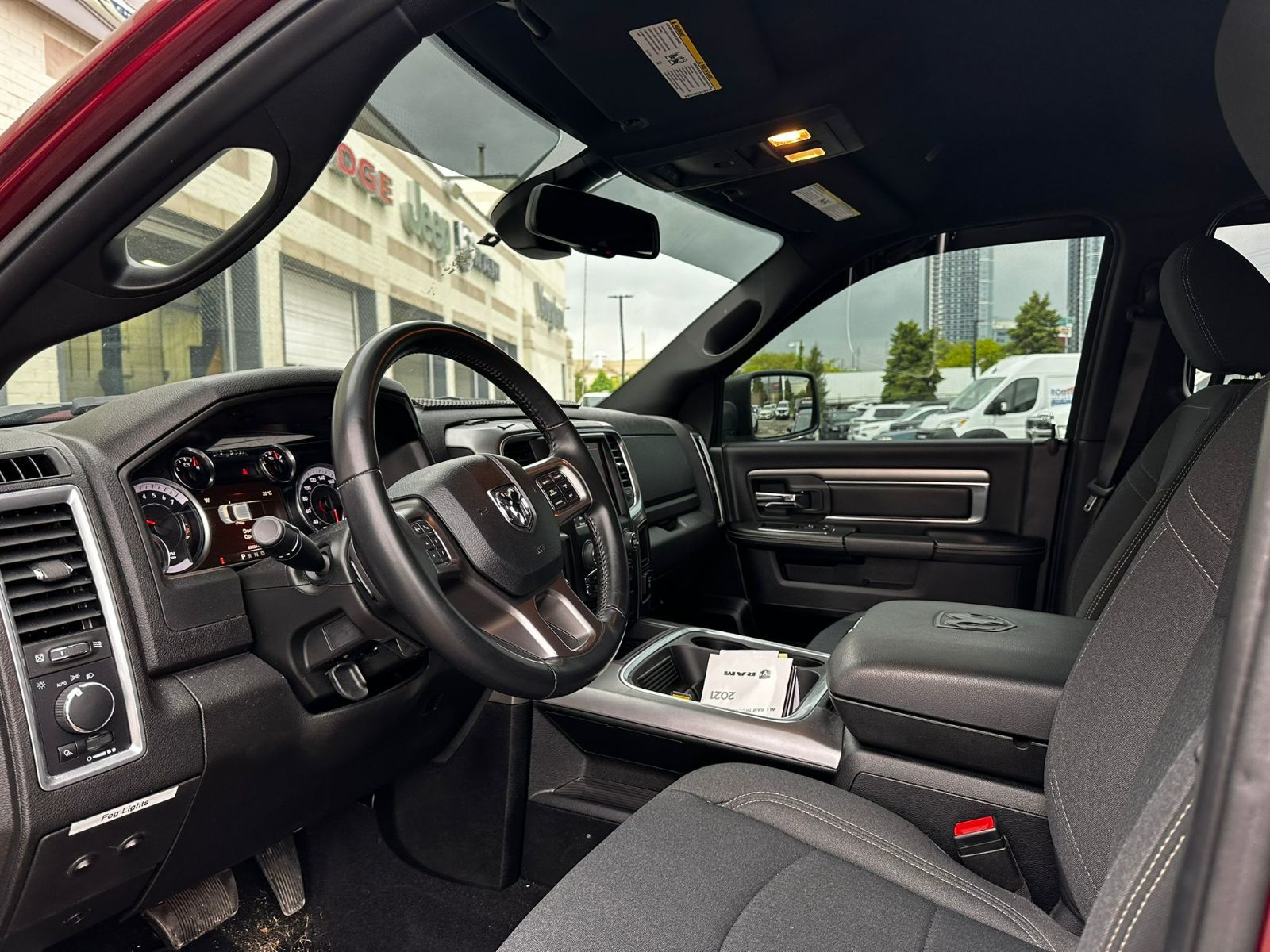 Ram RAM 1500 Classic Crew Cab 4x4 (DS)  2021 à Woodbridge, Ontario