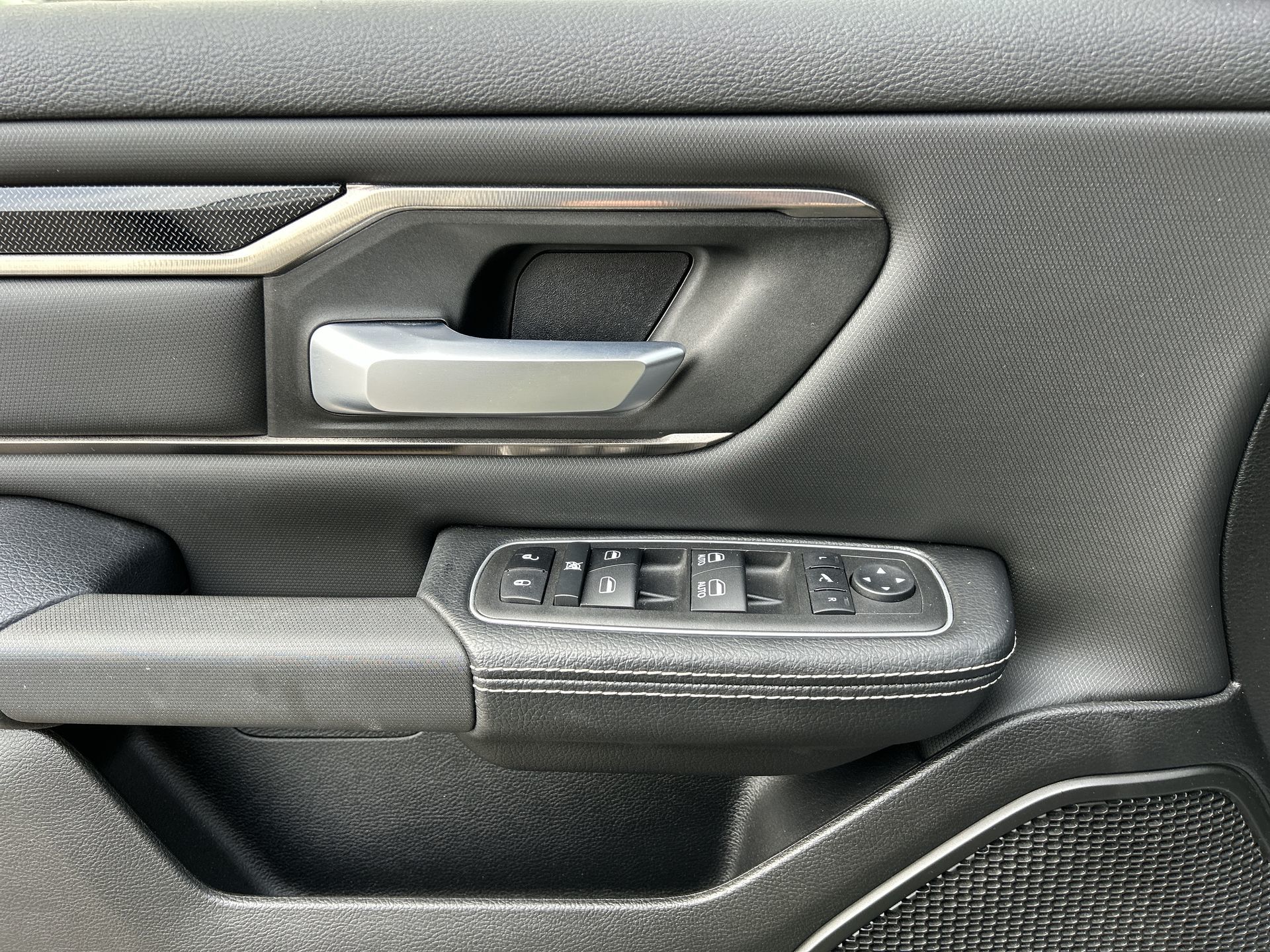 2022 Ram RAM 1500 Crew Cab 4x4 (DT)