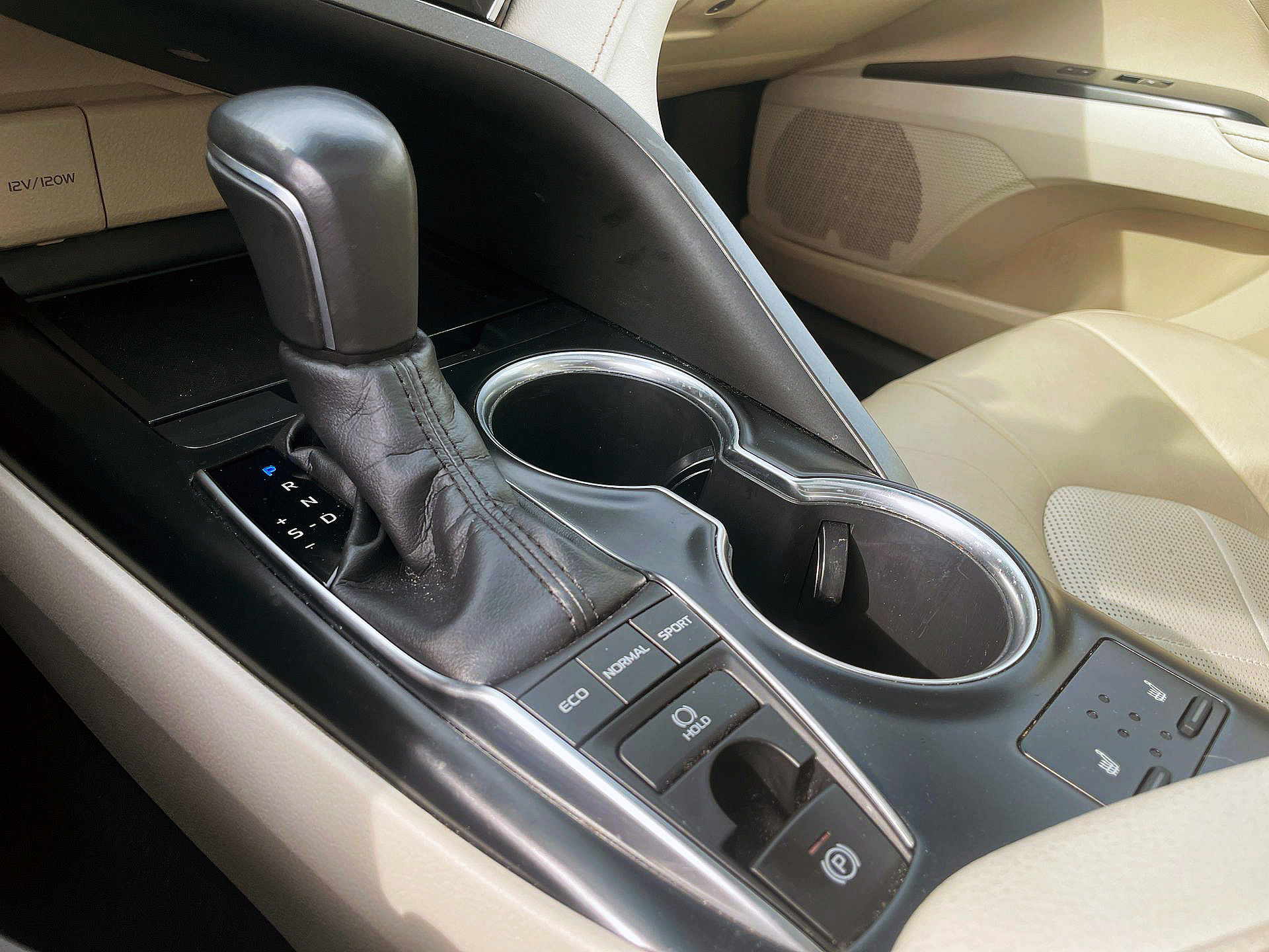 2018 Toyota Camry in Woodbridge, Ontario