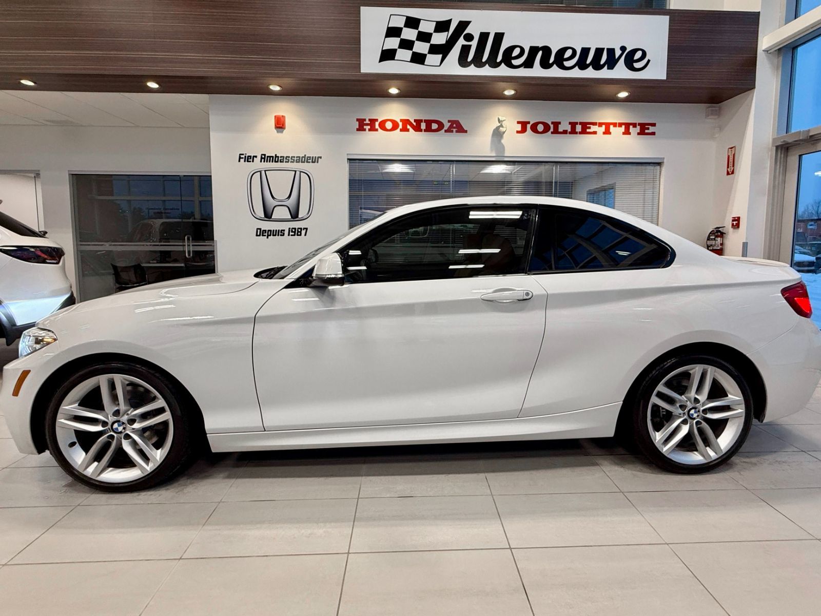 BMW 2 Series 230i xDrive 2018-9