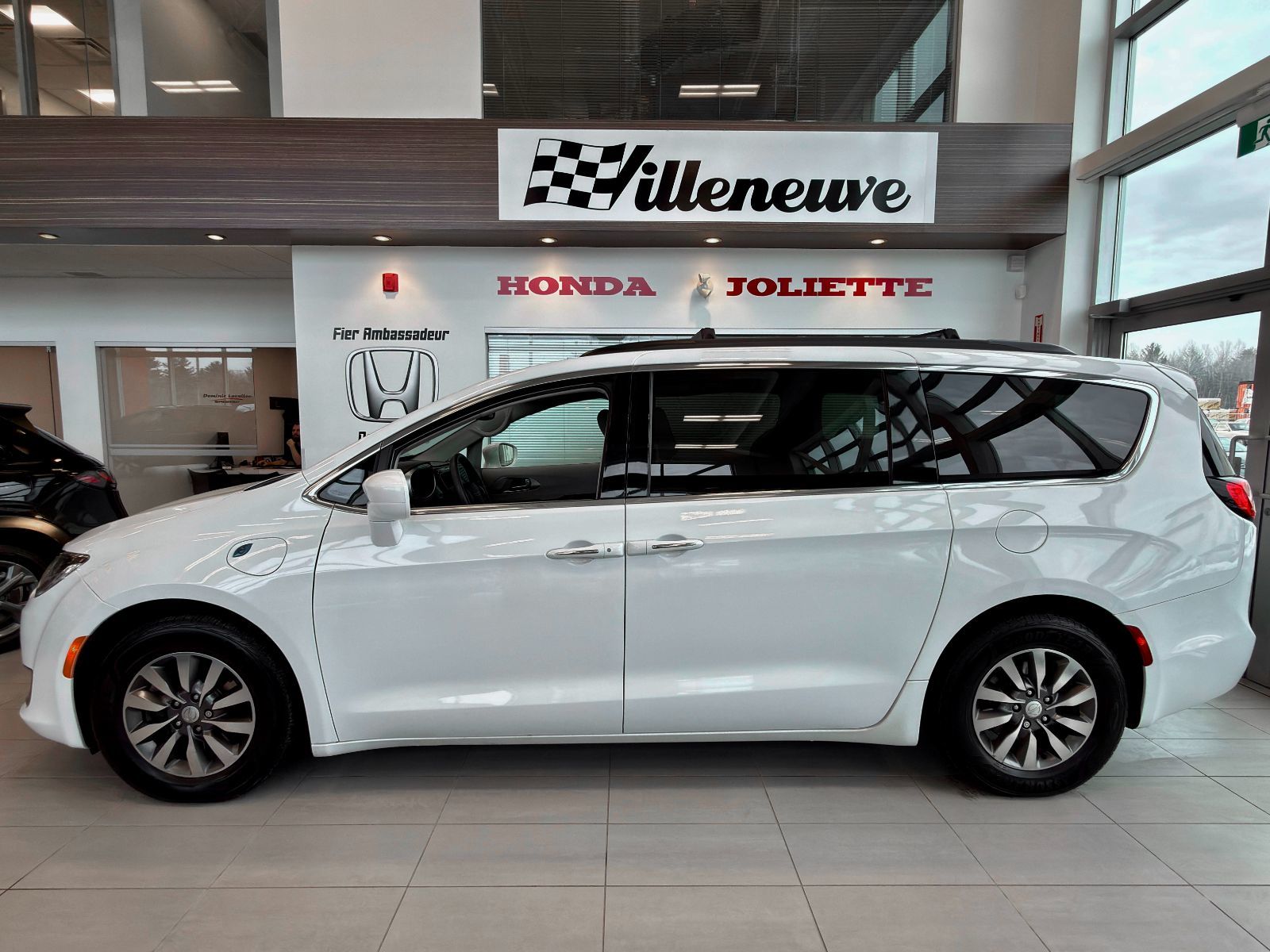 2019 Chrysler Pacifica Hybrid Touring Plus-7