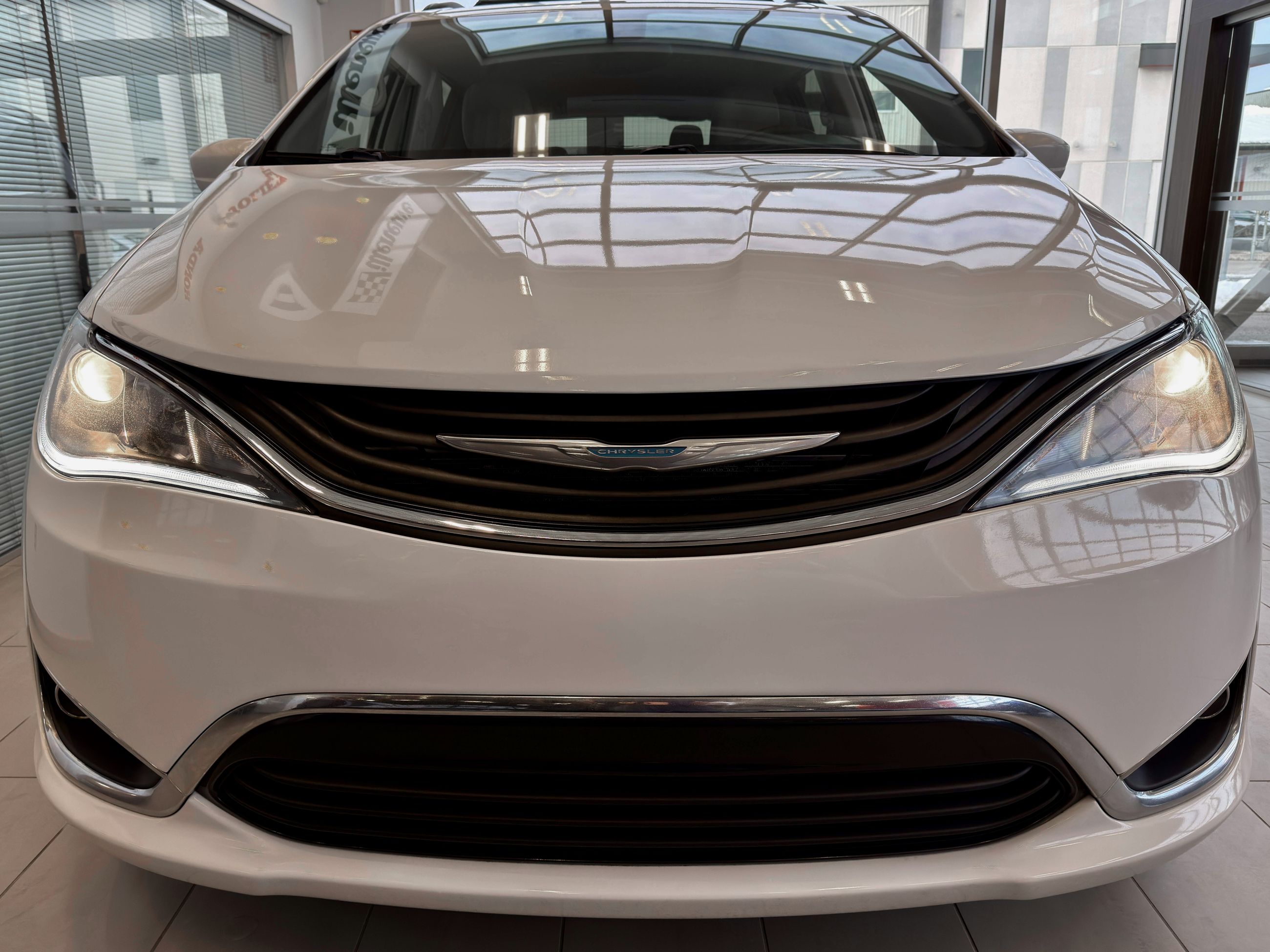 2019 Chrysler Pacifica Hybrid Touring Plus-5